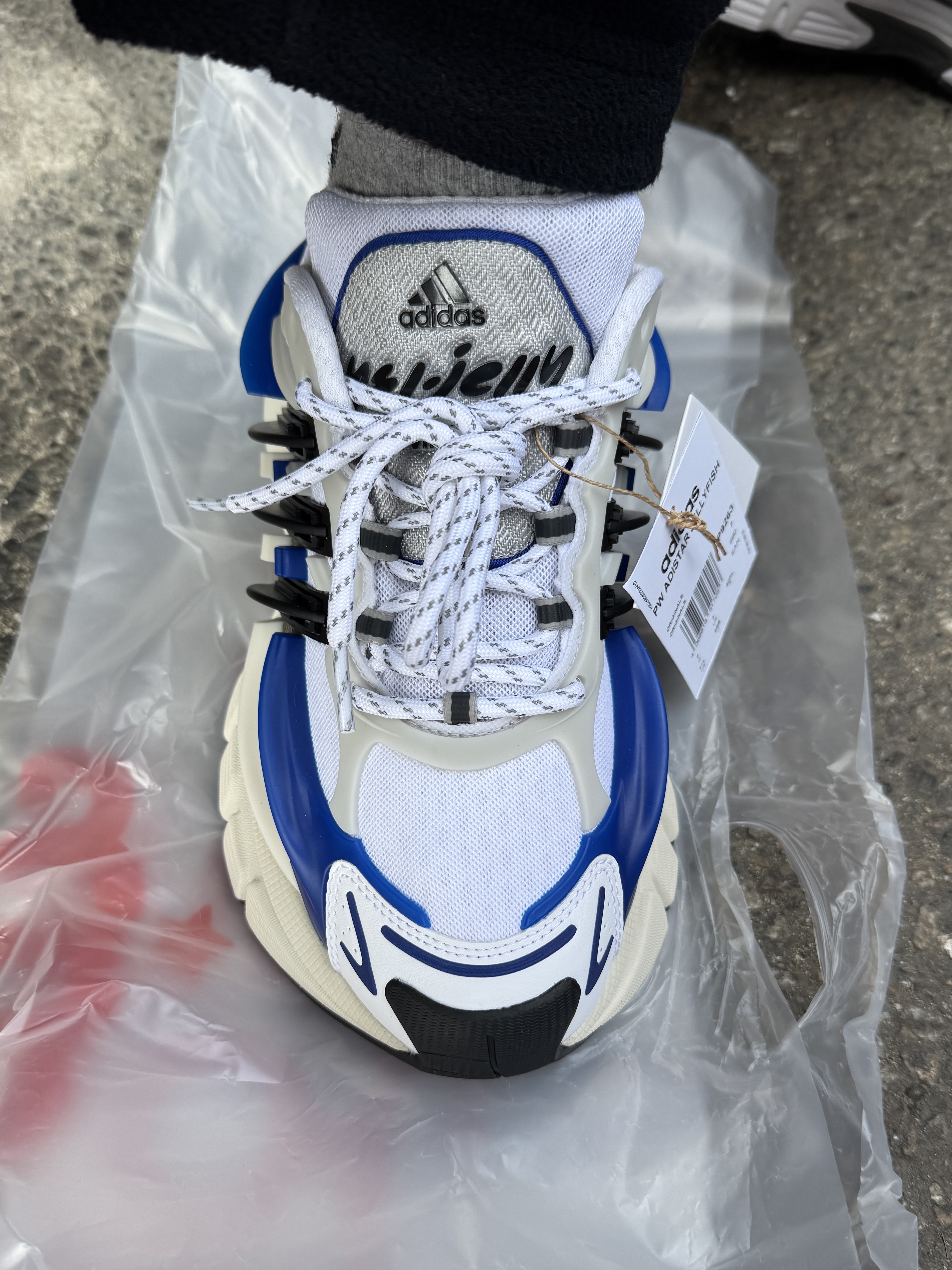 Adidas x Pharrell Williams Virginia Adistar Jellyfish Royal Blue Core Black 착용 스타일 - 2