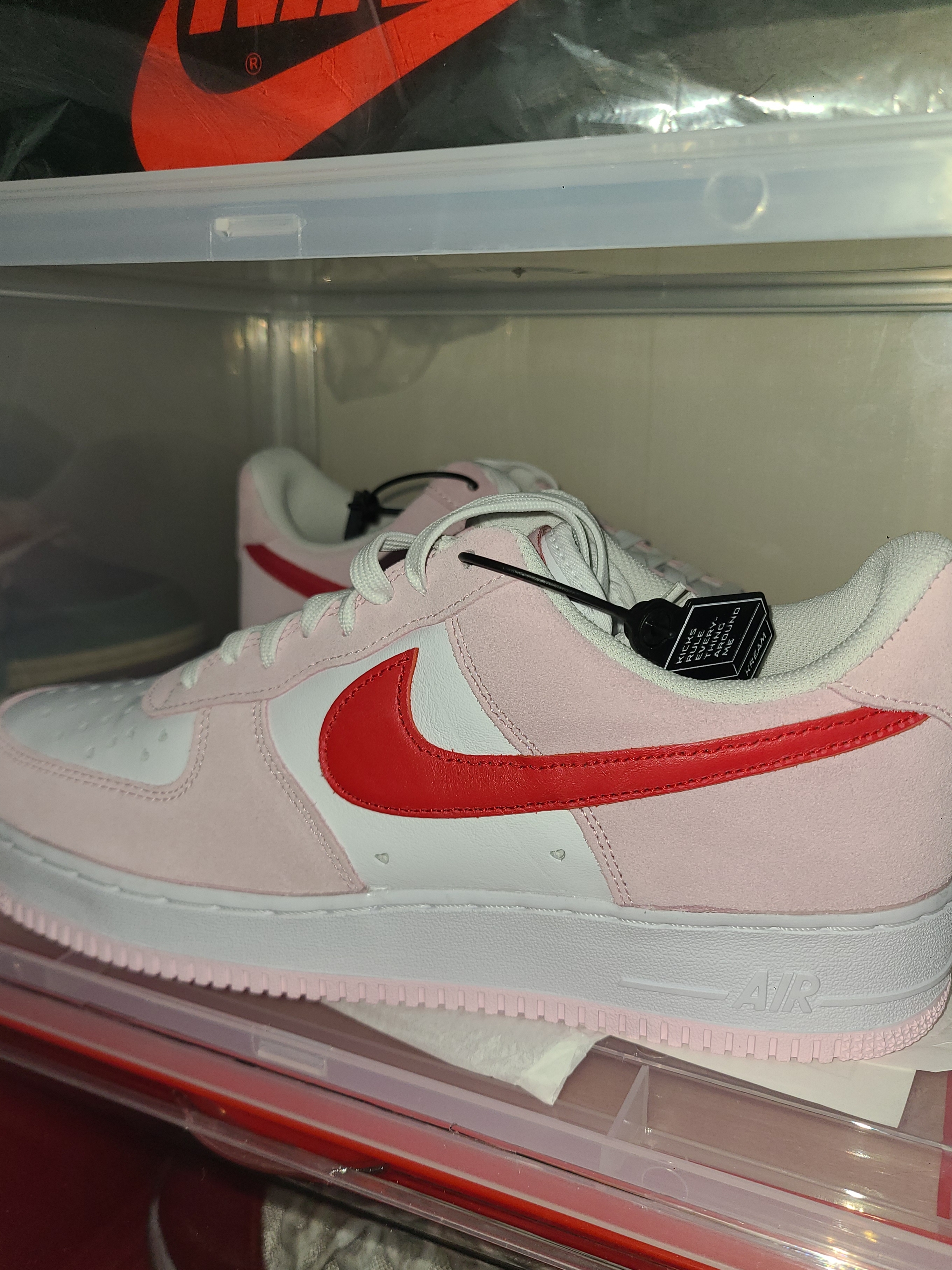 Nike Air Force 1 '07 QS Valentine's Day 착용 스타일 - 1