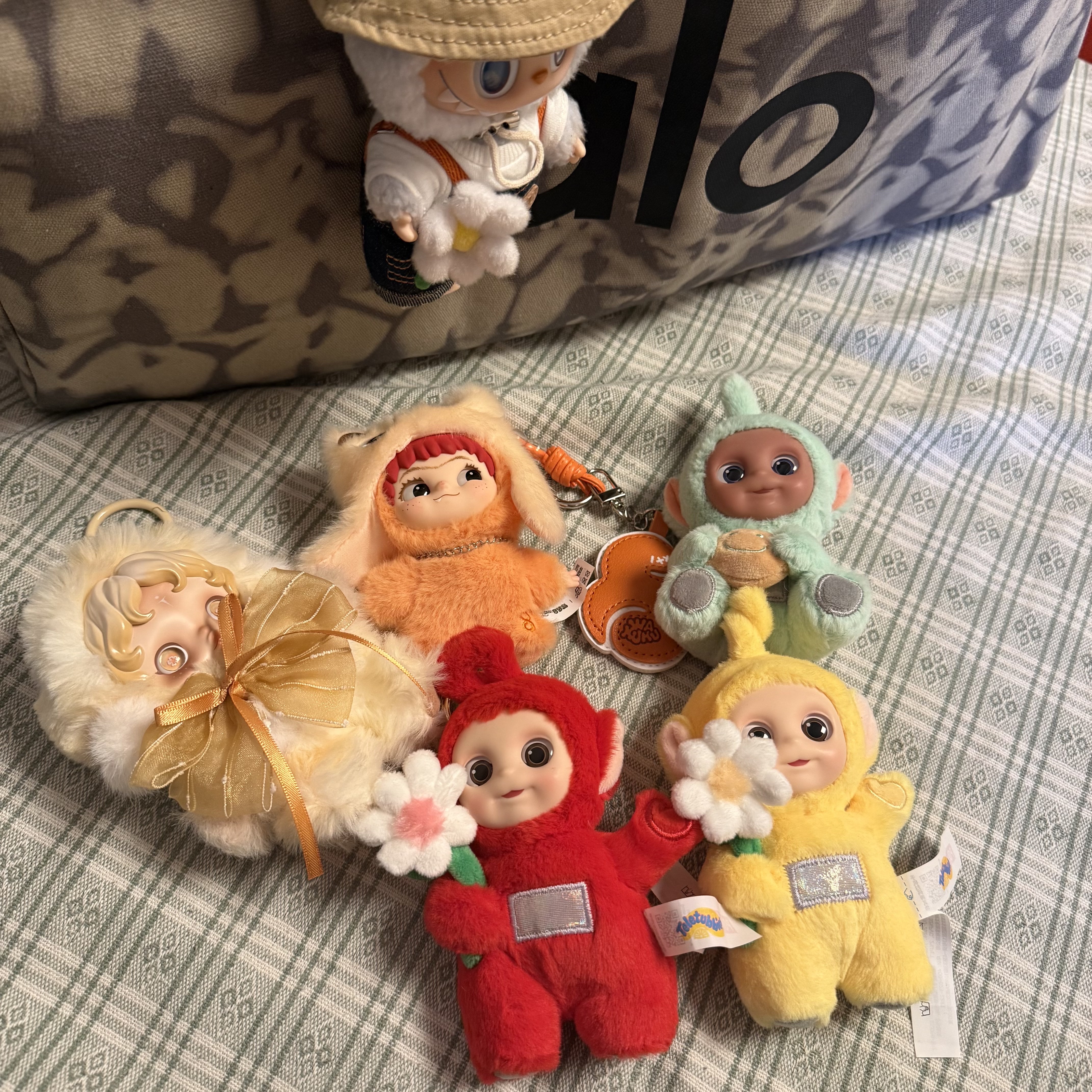 Pop Mart Teletubbies Say Hello Series Figures Sealed Case Po's Happy Flower (Opened Case), Pop Mart Teletubbies Say Hello Series Figures Sealed Case Laa Laa's Energetic Flower (Opened Case) 착용 스타일 - 1