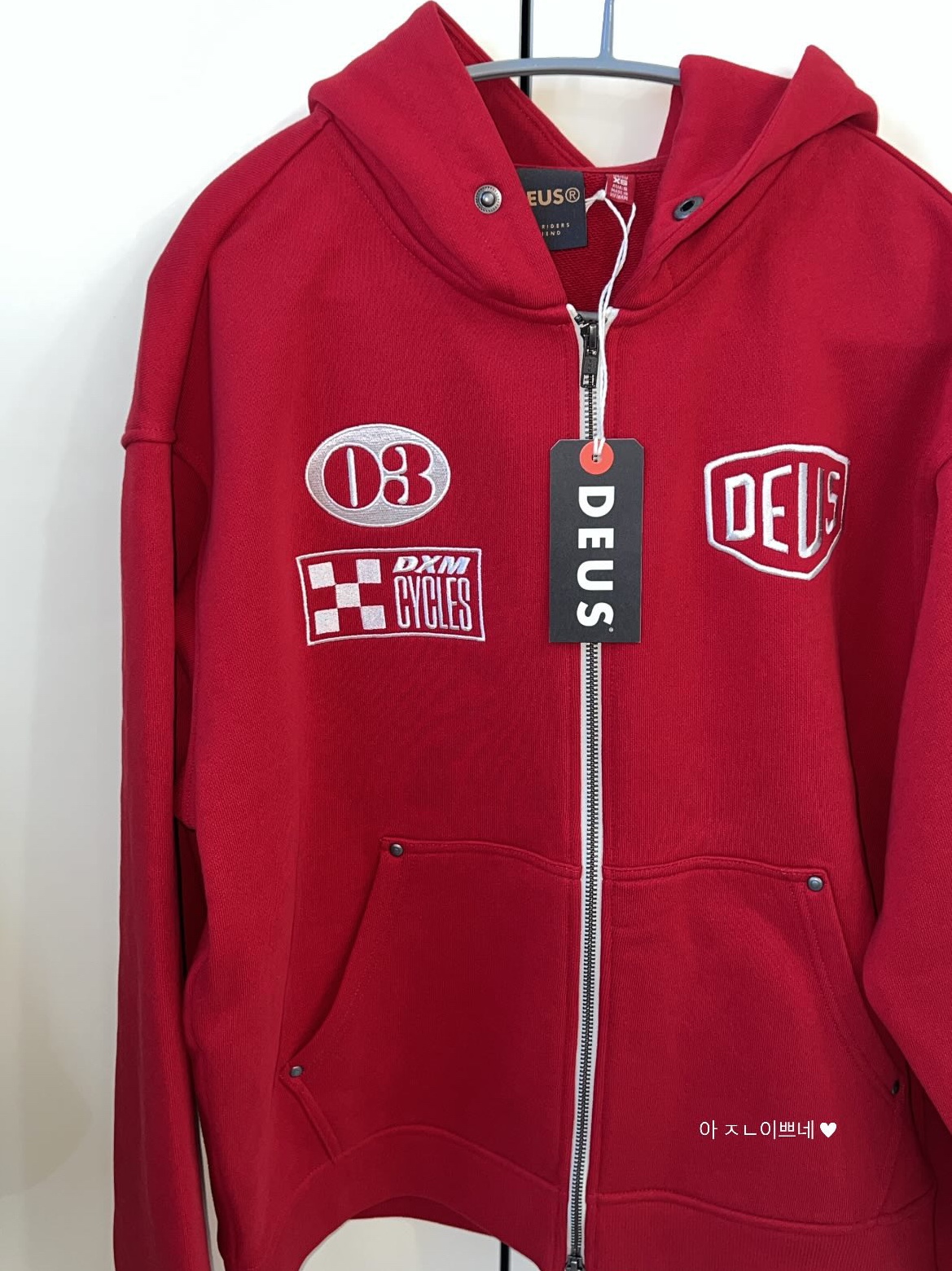 Deus Ex Machina Custom Zip Hoodie Red 착용 스타일