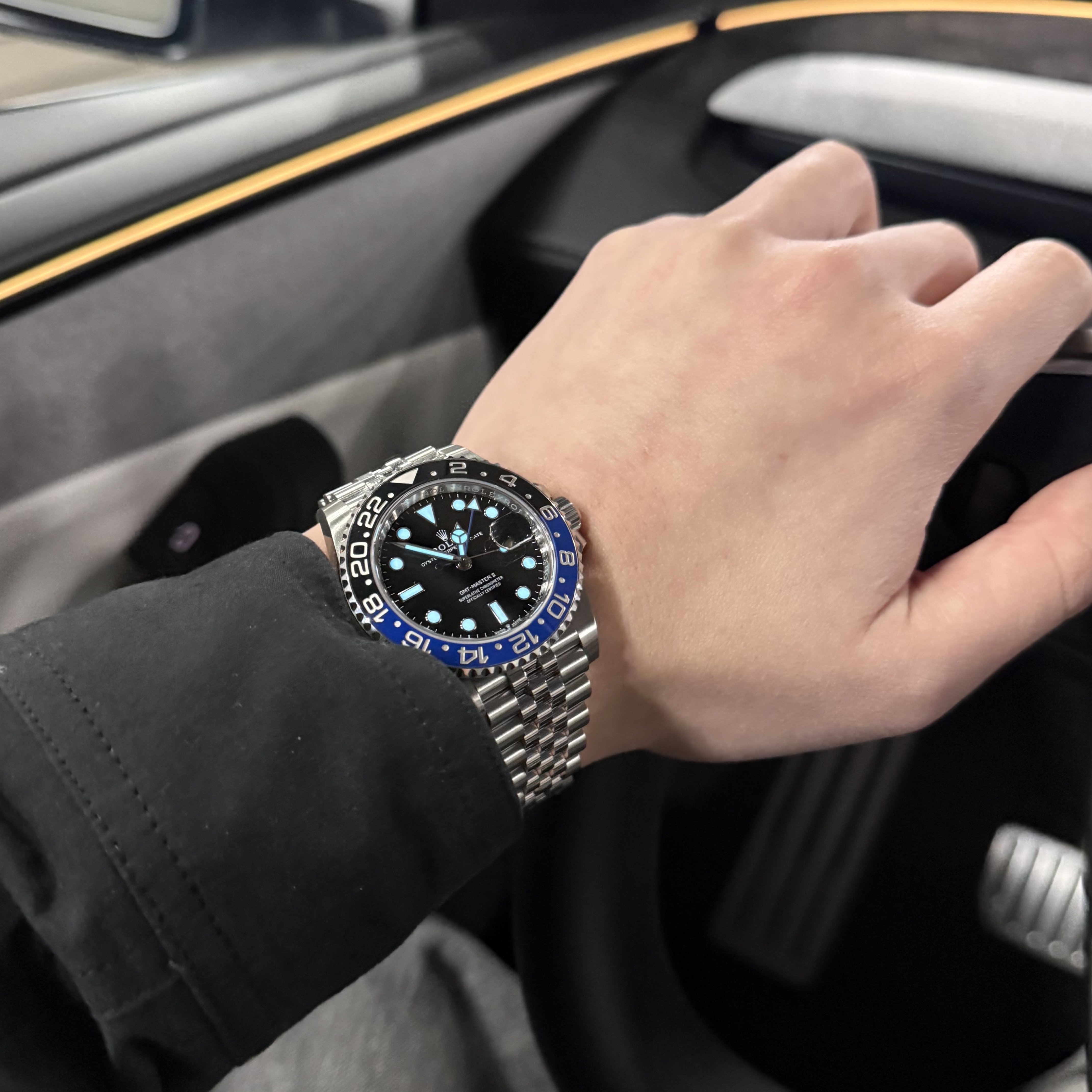 Rolex GMT-Master II 40mm 126710BLNR Black Jubilee 착용 스타일