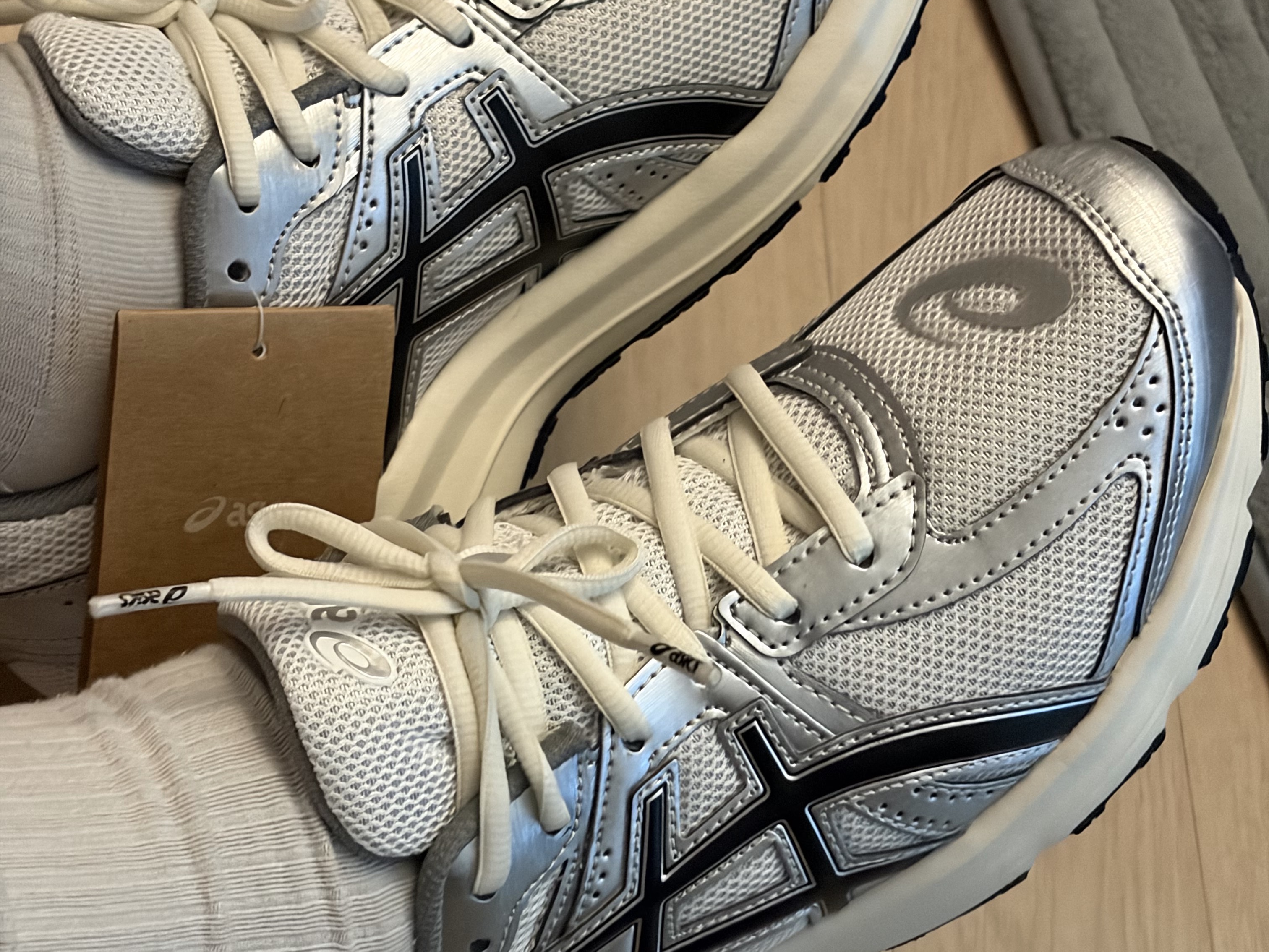 Asics Jog 100 S White Black - 2E Wide 착용 스타일 - 4
