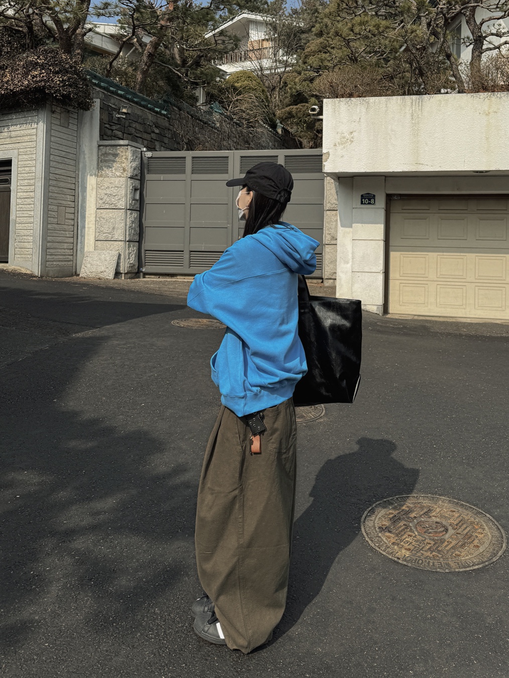 Adidas Superstar Core Black White, Mischief Rhombus Ball Cap Black 착용 스타일 - 2