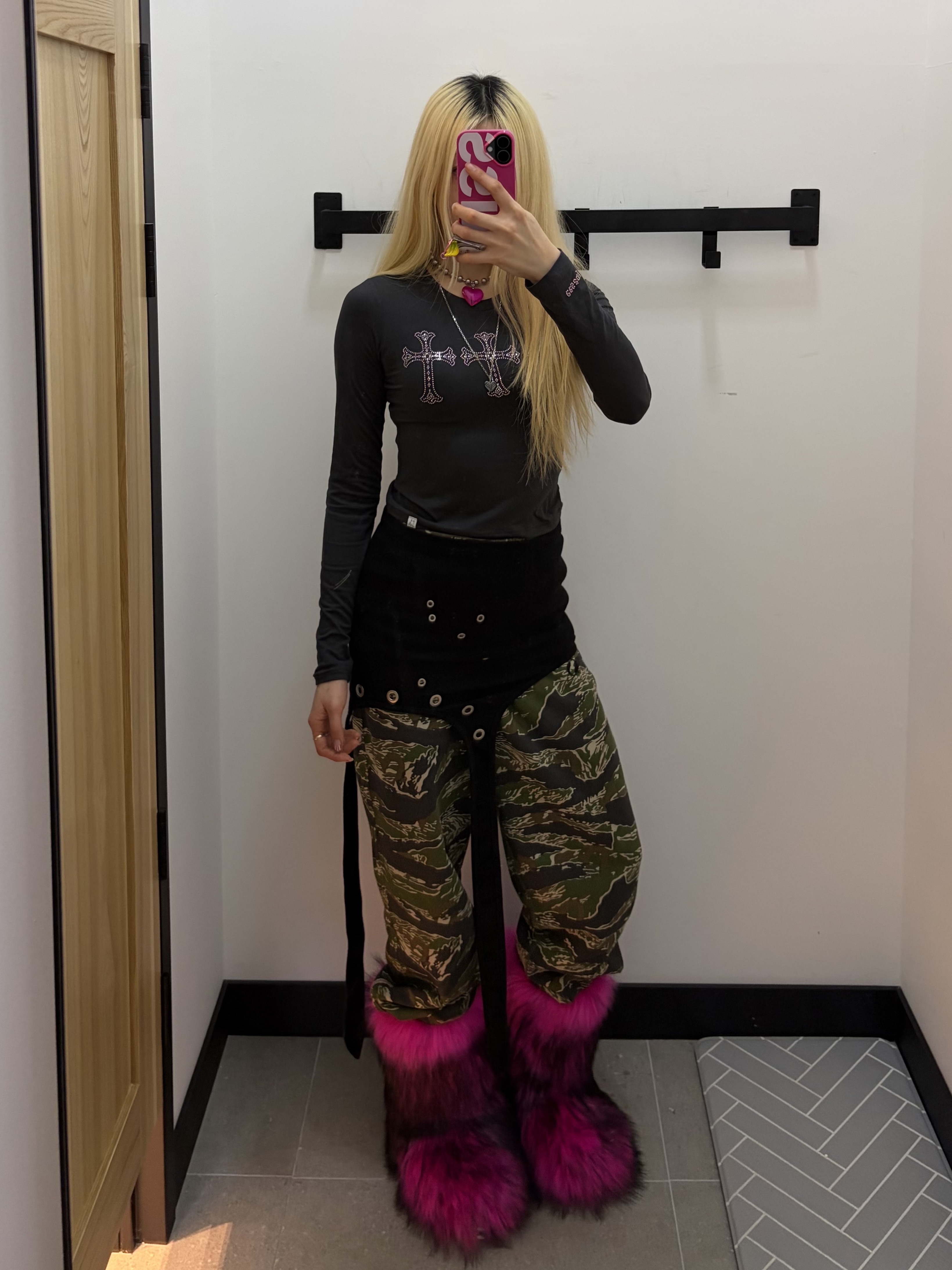 Converse x Drkshdw Turbodrk Chuck 70 Hi Laceless Cactus Flower, BAPE ABC Camo Crystal Stone Shark Full Zip Hoodie Pink 착용 스타일 - 4