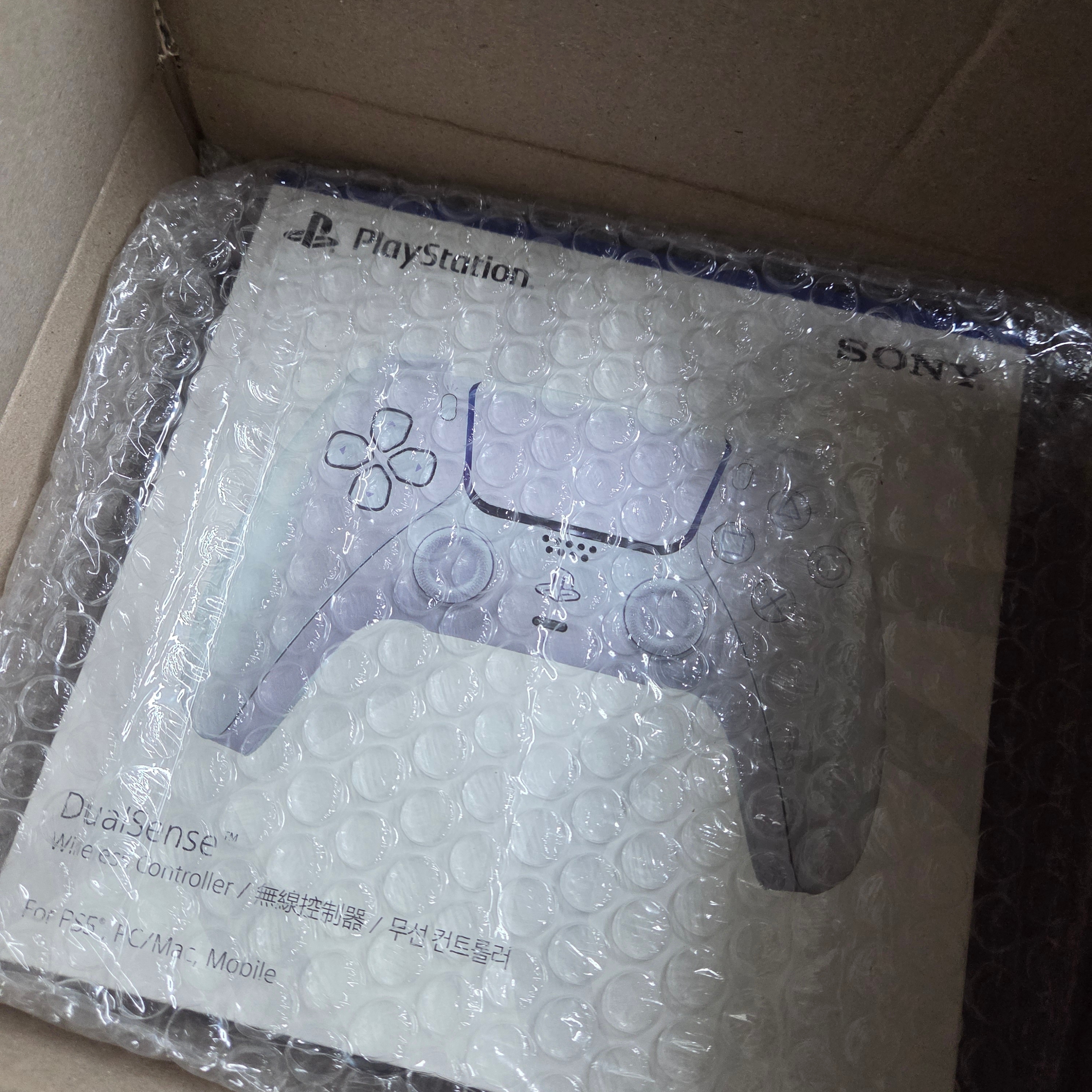 PlayStation 5 DualSense Wireless Controller Chroma Pearl 착용 스타일
