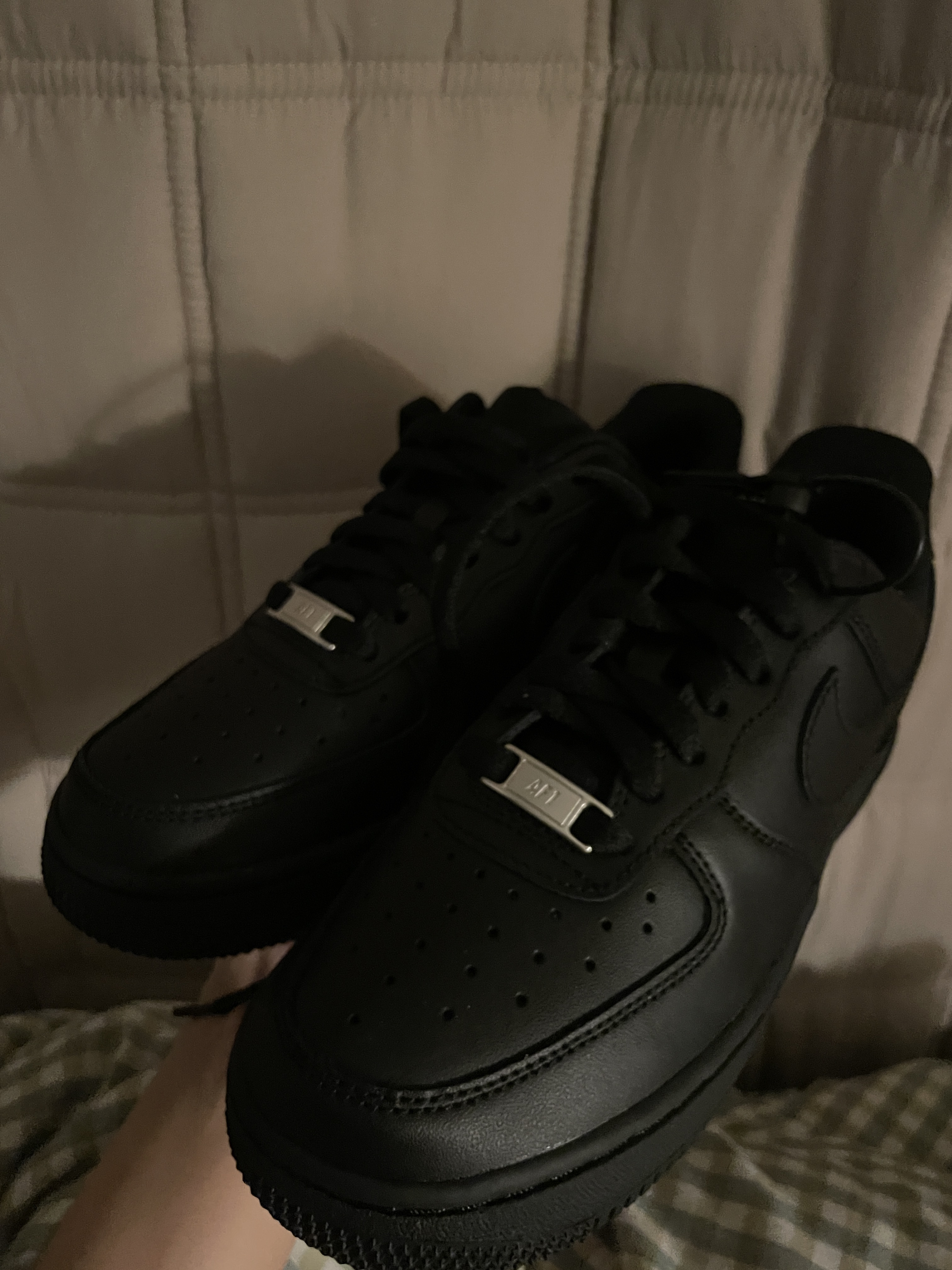 (W) Nike Air Force 1 '07 Low Triple Black 착용 스타일