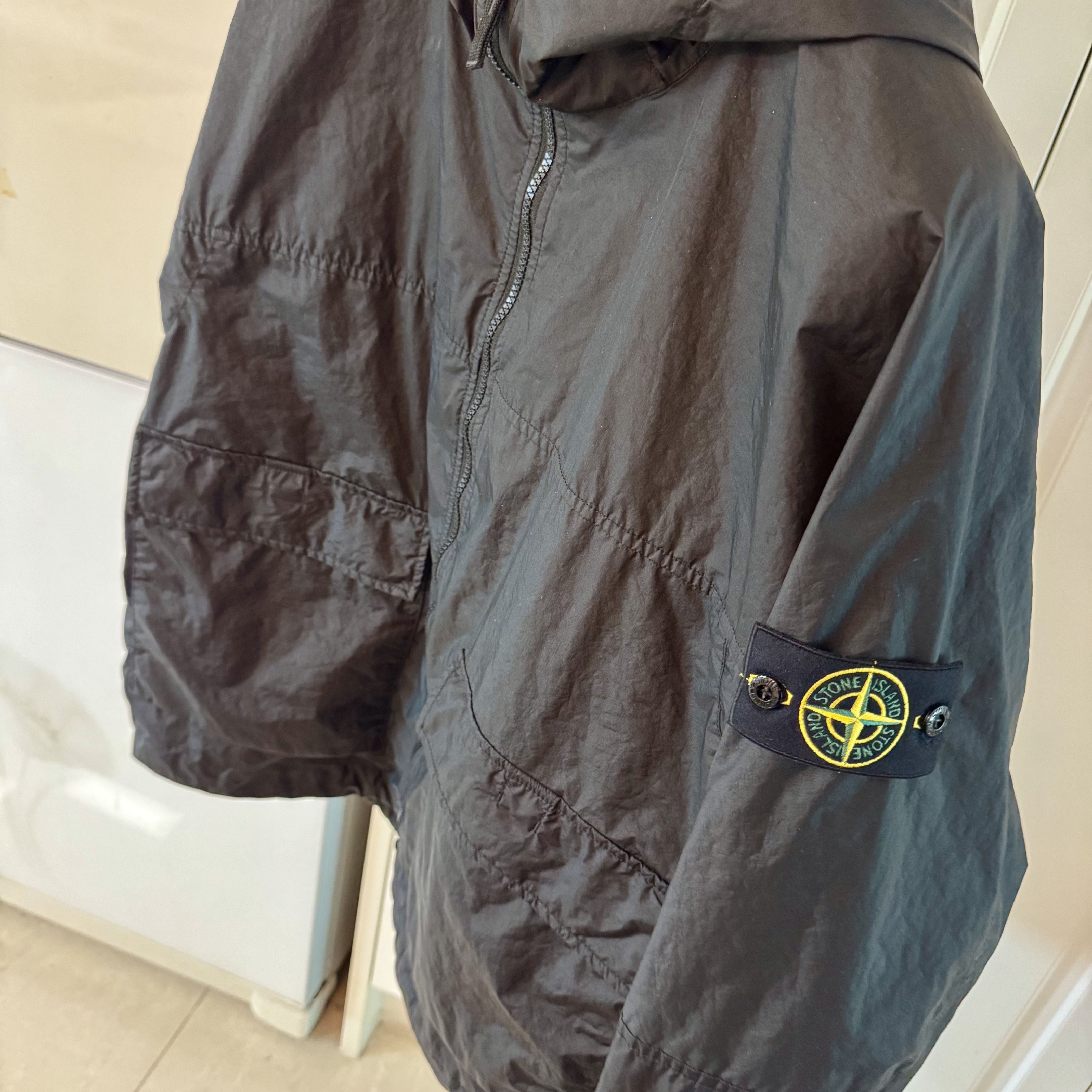 Stone Island 4100004 Membrana 3L TC Hooded Jacket with Water-Resistant Membrane Black - 26SS 착용 스타일
