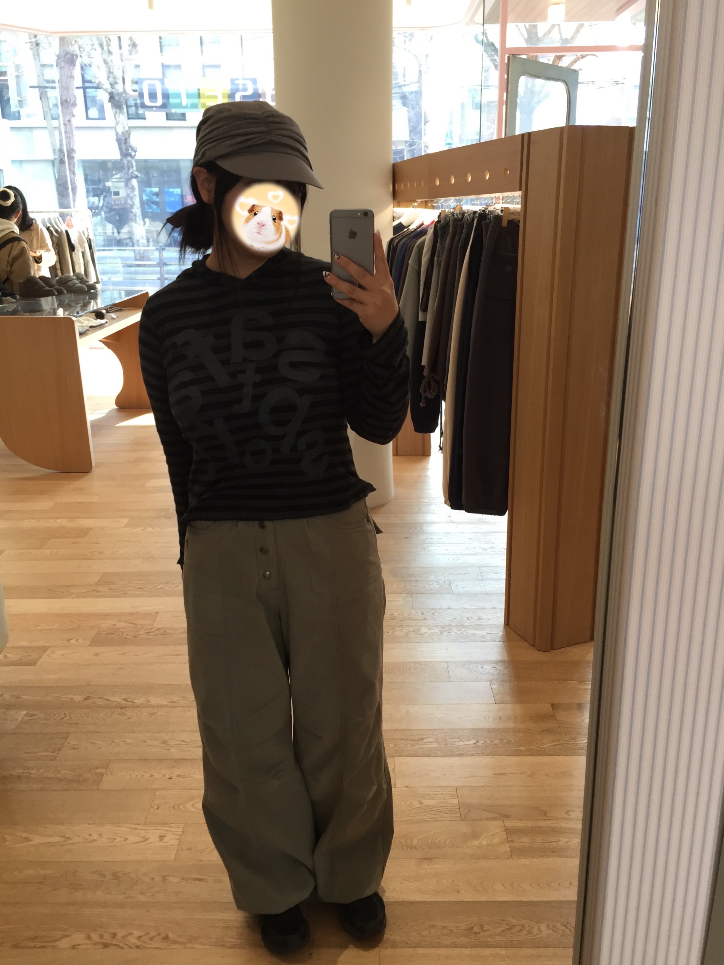 [KREAM 단독] Safarispot 1/2 Ticketing Stripe Border Hoodie Black, COYSEIO Knot Shirring Cap Grey 착용 스타일