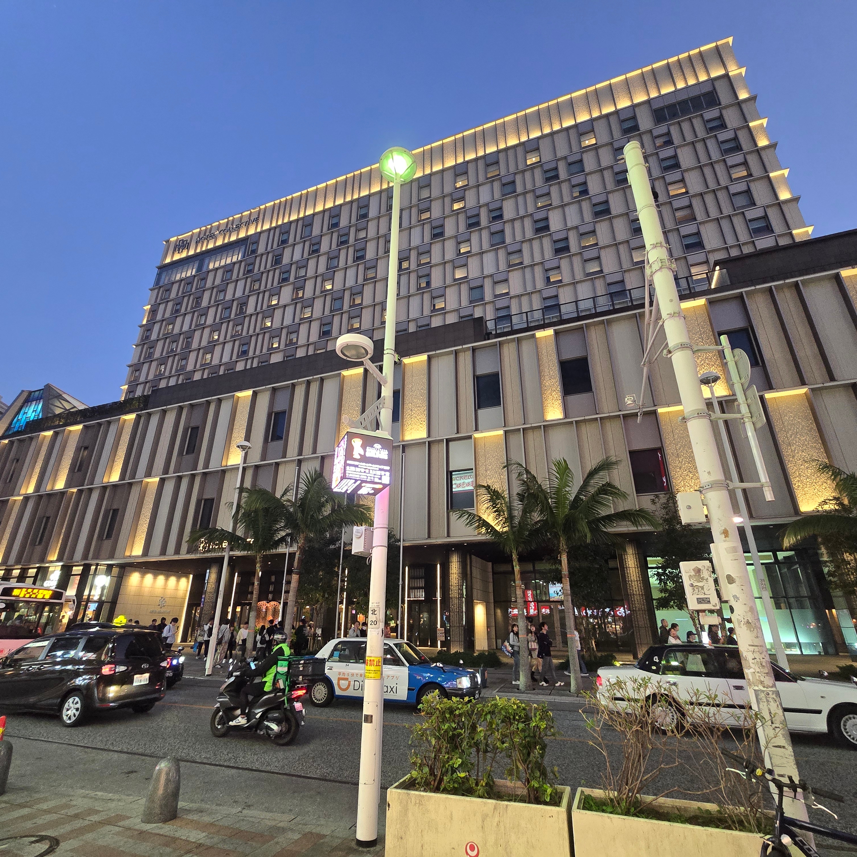 Arc'teryx Beta LT Jacket Black, Arc'teryx Heliad 6 Crossbody Bag Black 착용 스타일 - 5