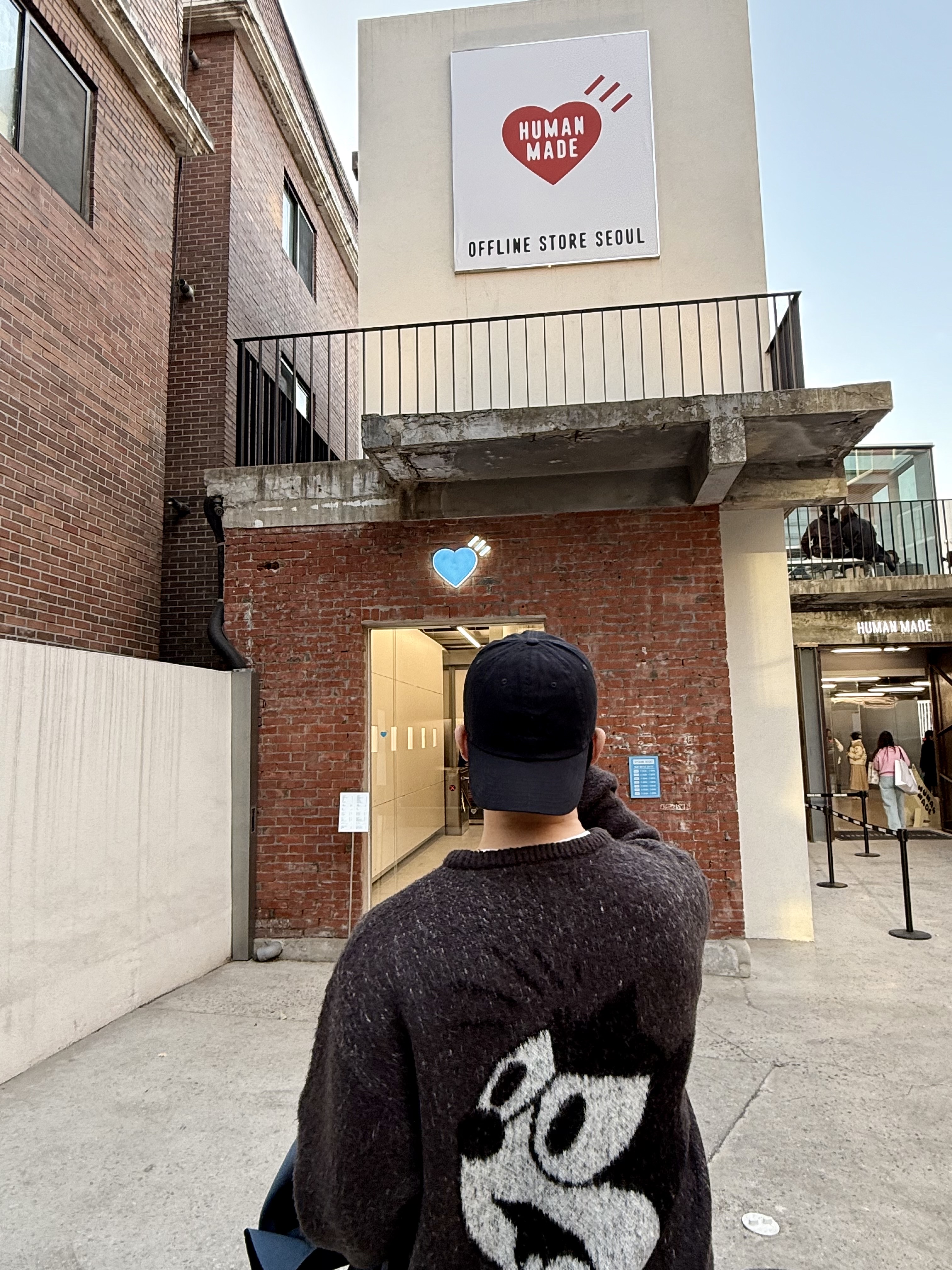 Thisisneverthat x Felix Knit Sweater Black, Jordan Club Unstructured Curved Bill Cap Black 착용 스타일 - 1