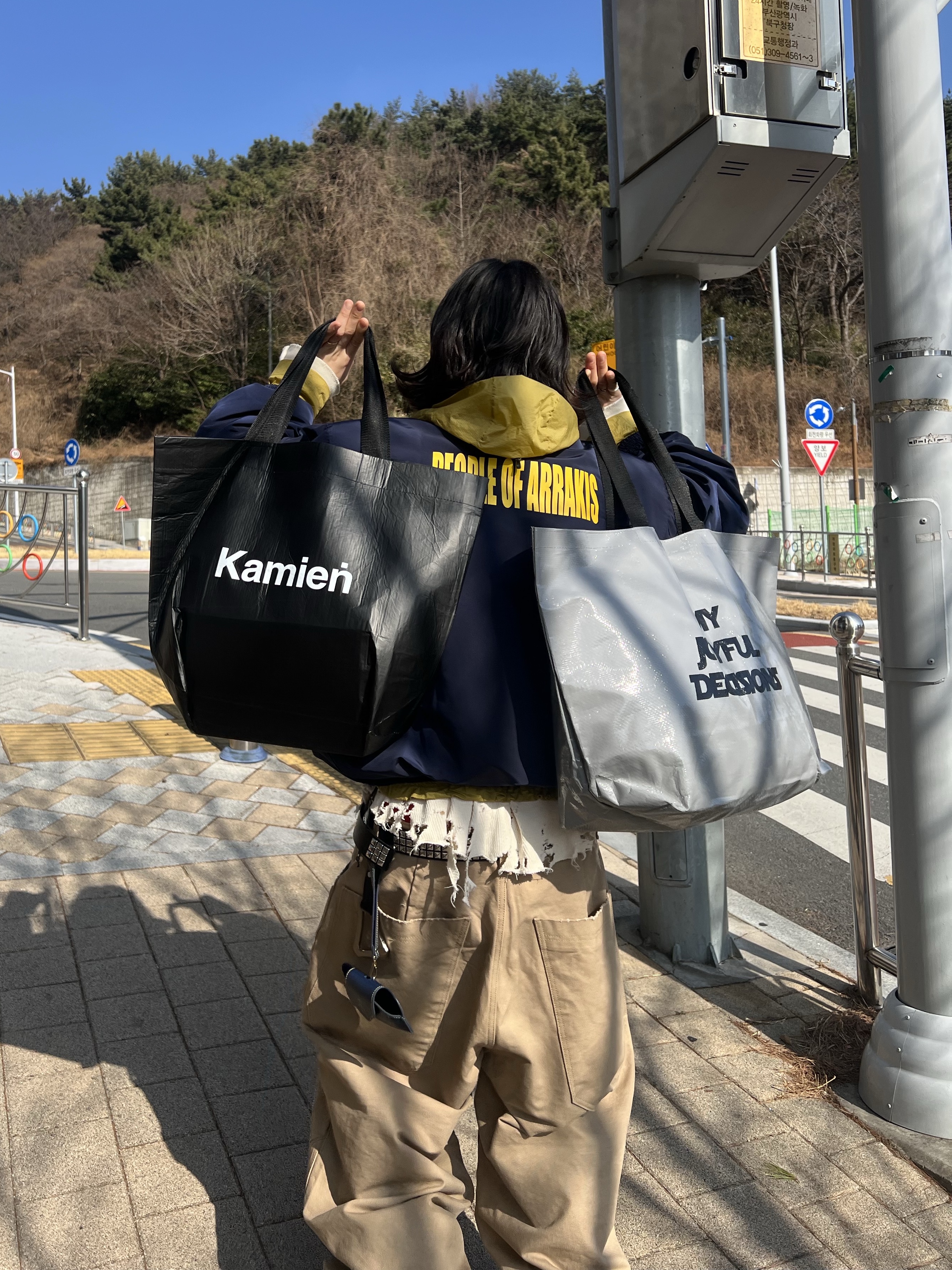 Undermycar Maigan Padded Shoulder Zip-Up Blouson India Ink - 23FW, MJD Canvas 3D Knee Pants Beige 착용 스타일 - 8