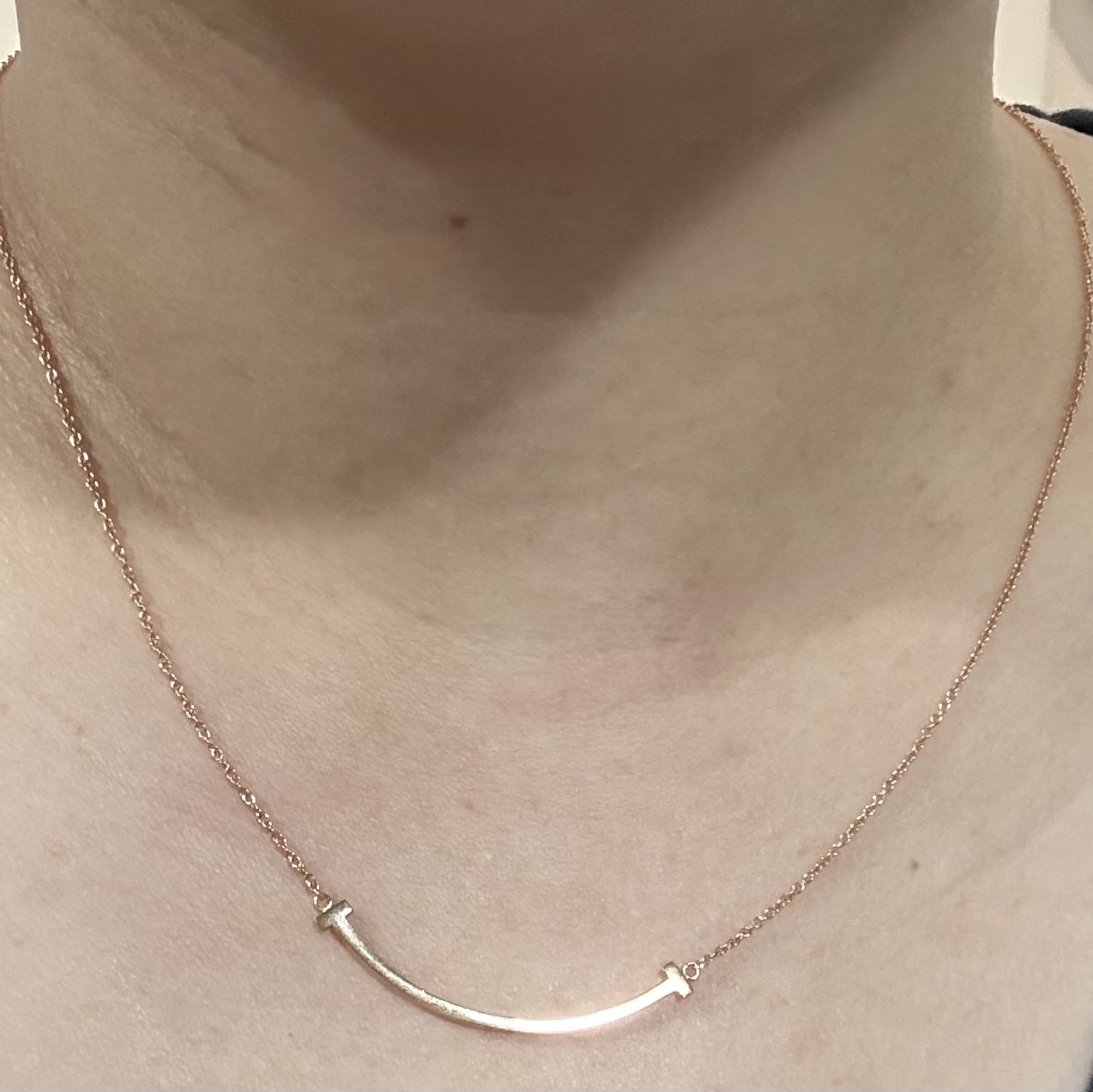 Tiffany & Co. Tiffany T Smile Pendant Small Rose Gold 착용 스타일