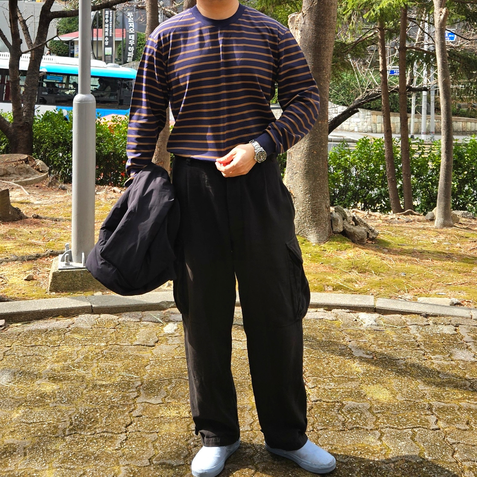 Rolex Submariner 41mm 124060 Black Oyster 착용 스타일 - 2