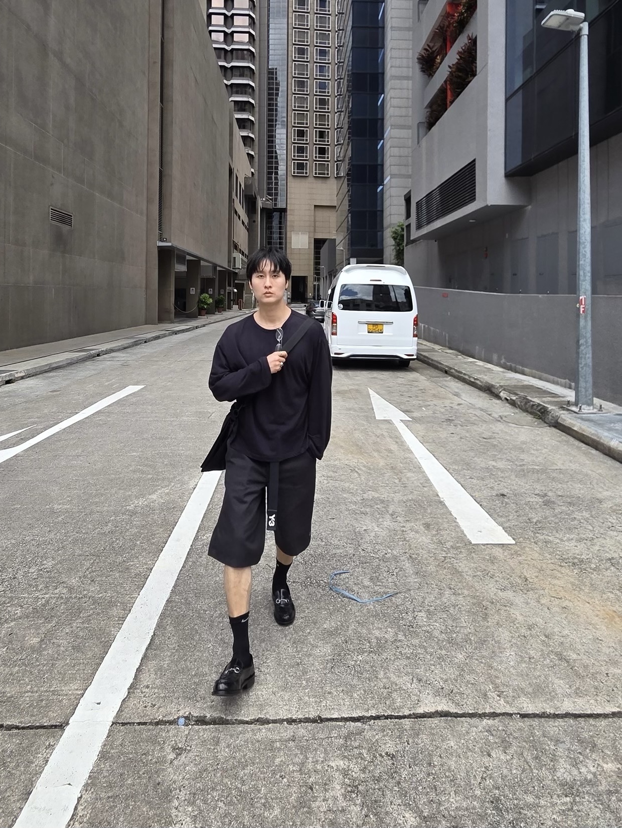 RECLOW Mumu Glass Silver, Y-3 Classic Logo Belt Black 착용 스타일