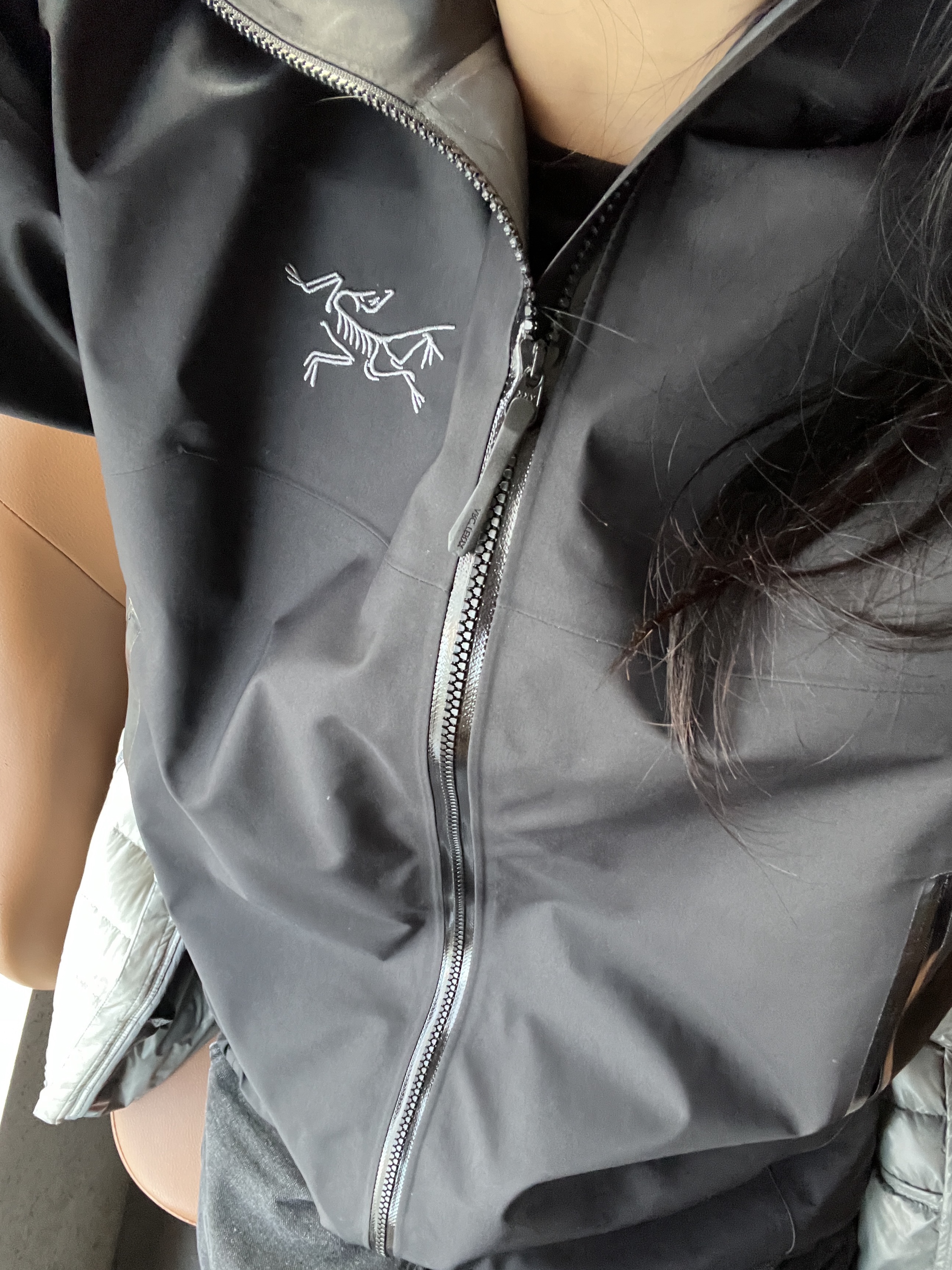 Arc'teryx Beta Jacket Black 착용 스타일
