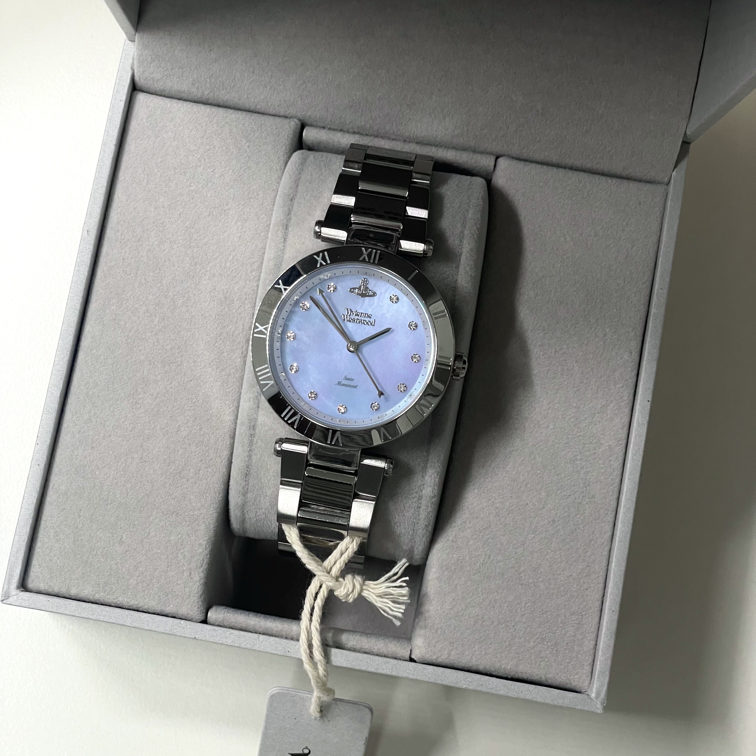 Vivienne Westwood Montagu Silver Blue 착용 스타일 - 1