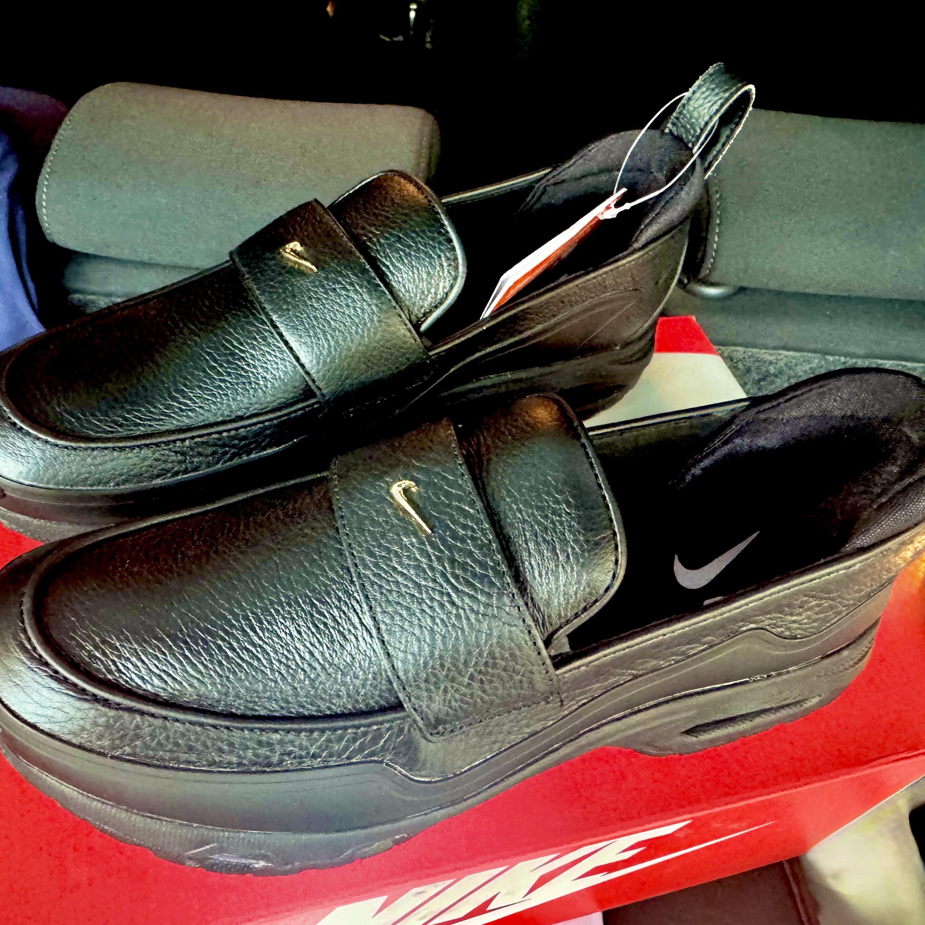 (W) Nike Air Max Phenomena Black Smoke Grey 착용 스타일 - 1
