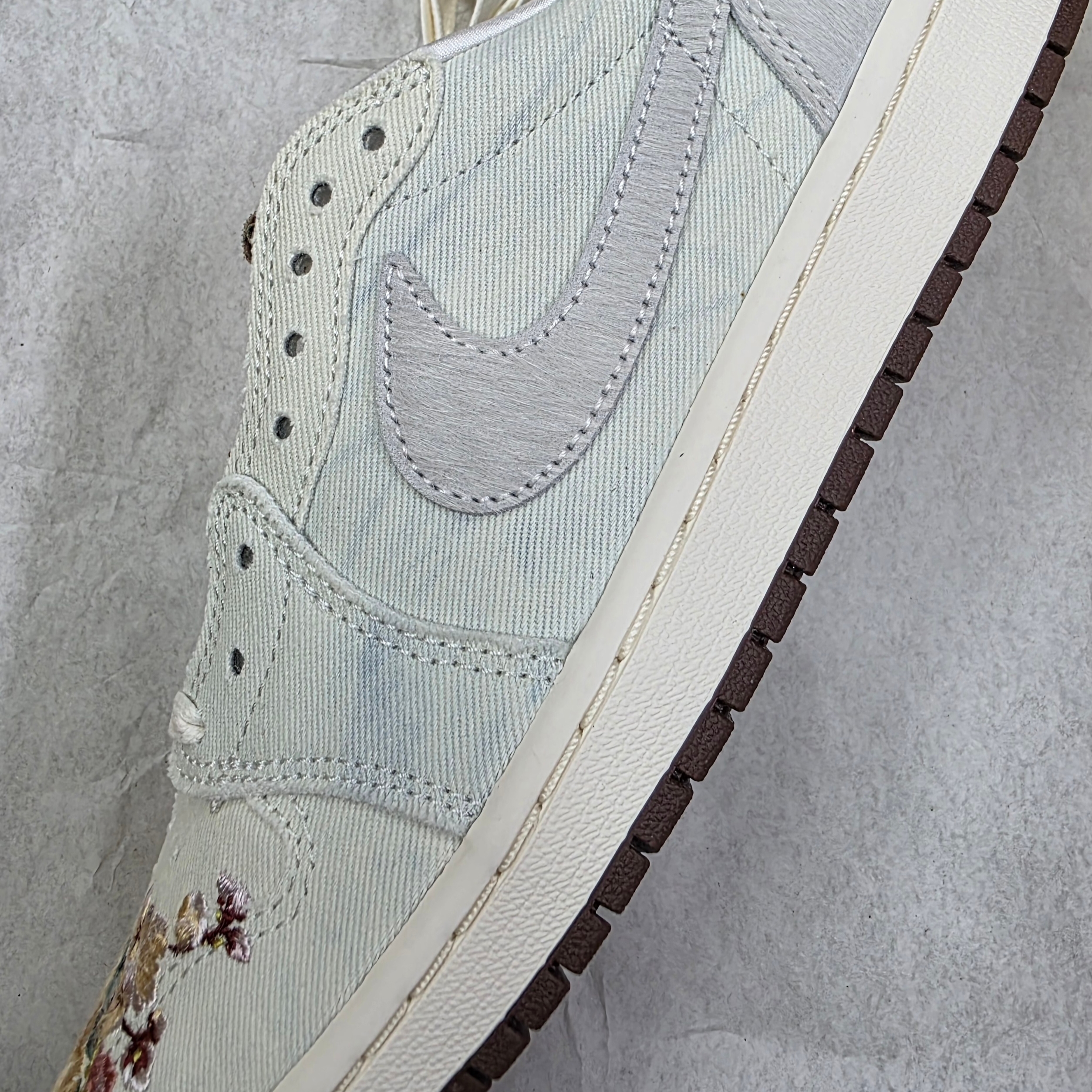 Jordan 1 Retro Low OG Greyish and Sail 착용 스타일 - 6