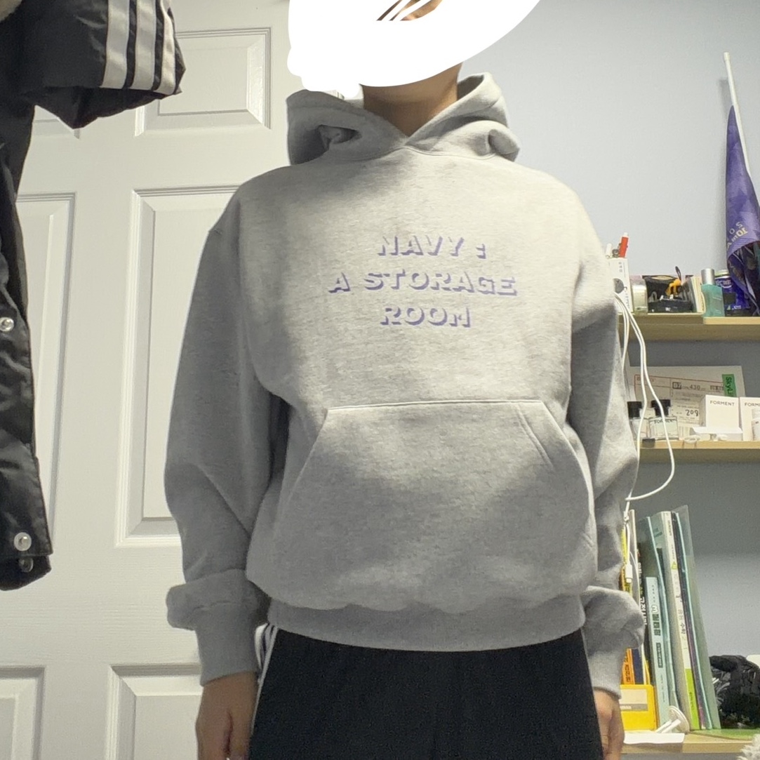 IAB Studio Storage Room Hoodie Light Gray 착용 스타일