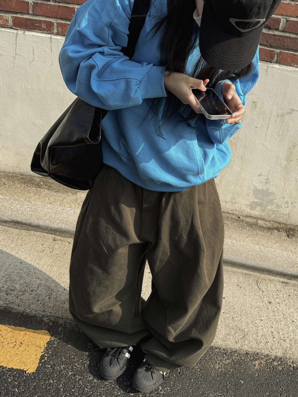 Adidas Superstar Core Black White, Mischief Rhombus Ball Cap Black 착용 스타일 - 6