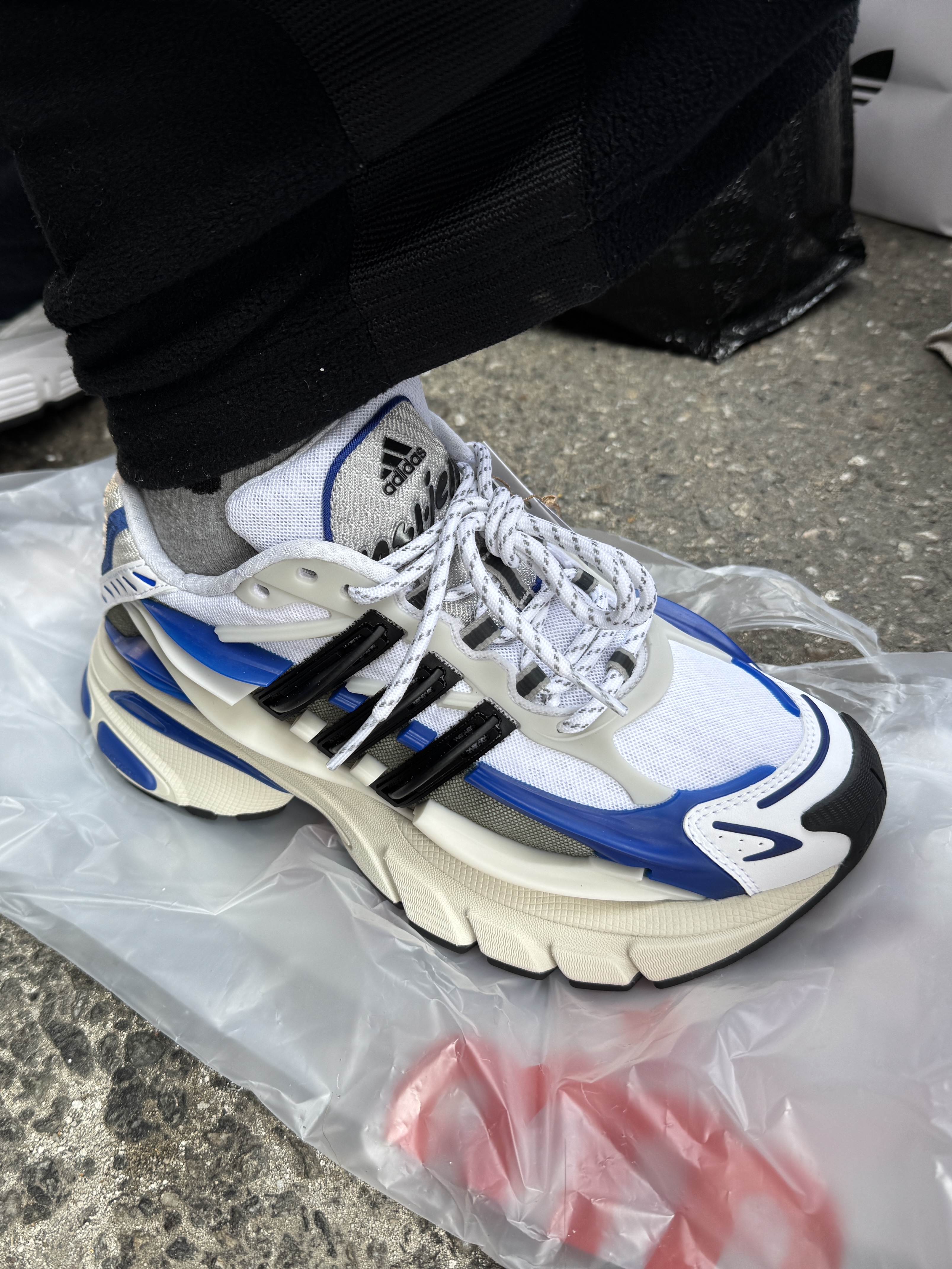 Adidas x Pharrell Williams Virginia Adistar Jellyfish Royal Blue Core Black 착용 스타일 - 1