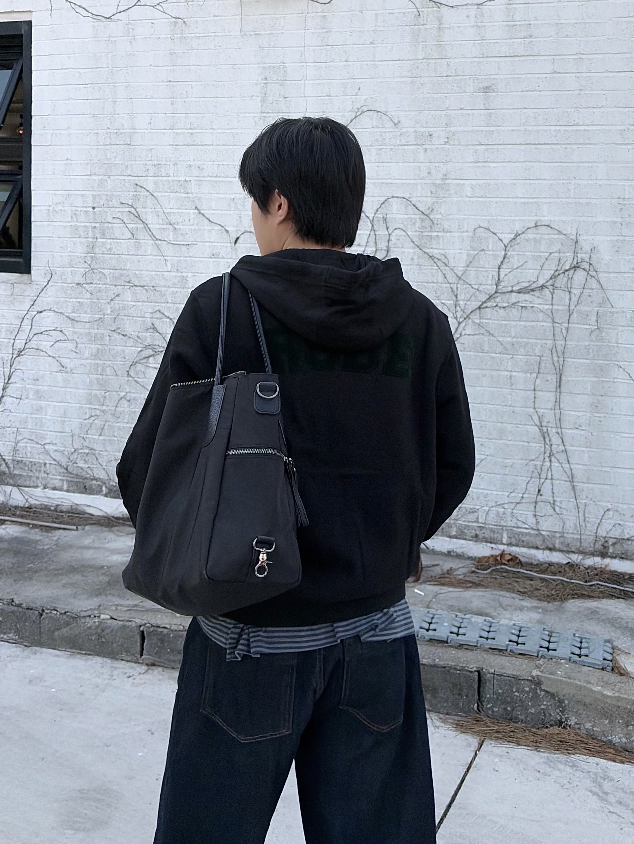 noun Wide Curved Denim Pants One Washed, Salomon x MM6 Maison Margiela XT-4 Mule Black 착용 스타일 - 5