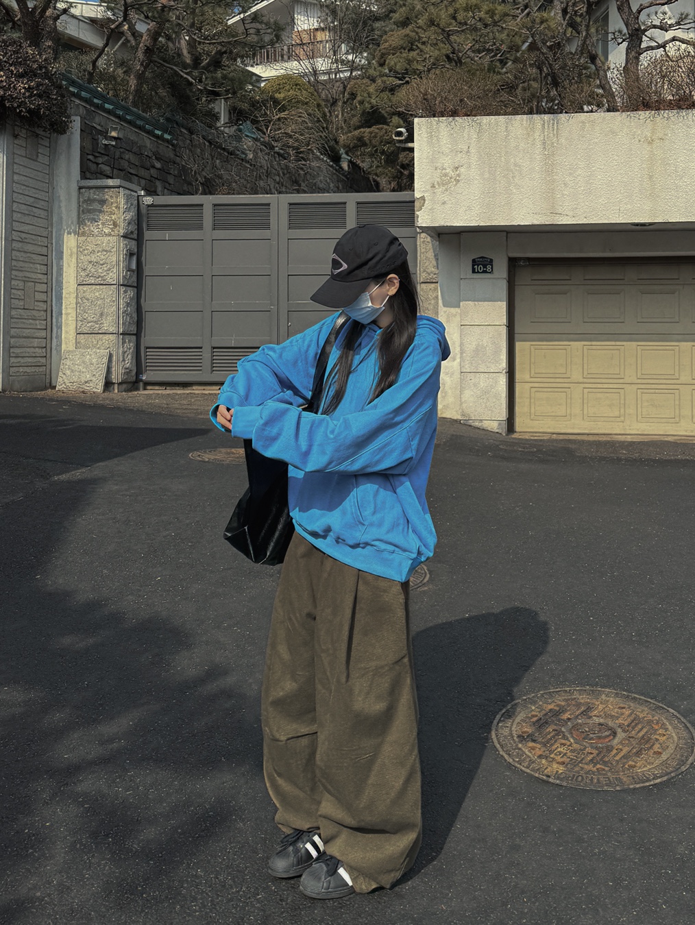 Adidas Superstar Core Black White, Mischief Rhombus Ball Cap Black 착용 스타일 - 1