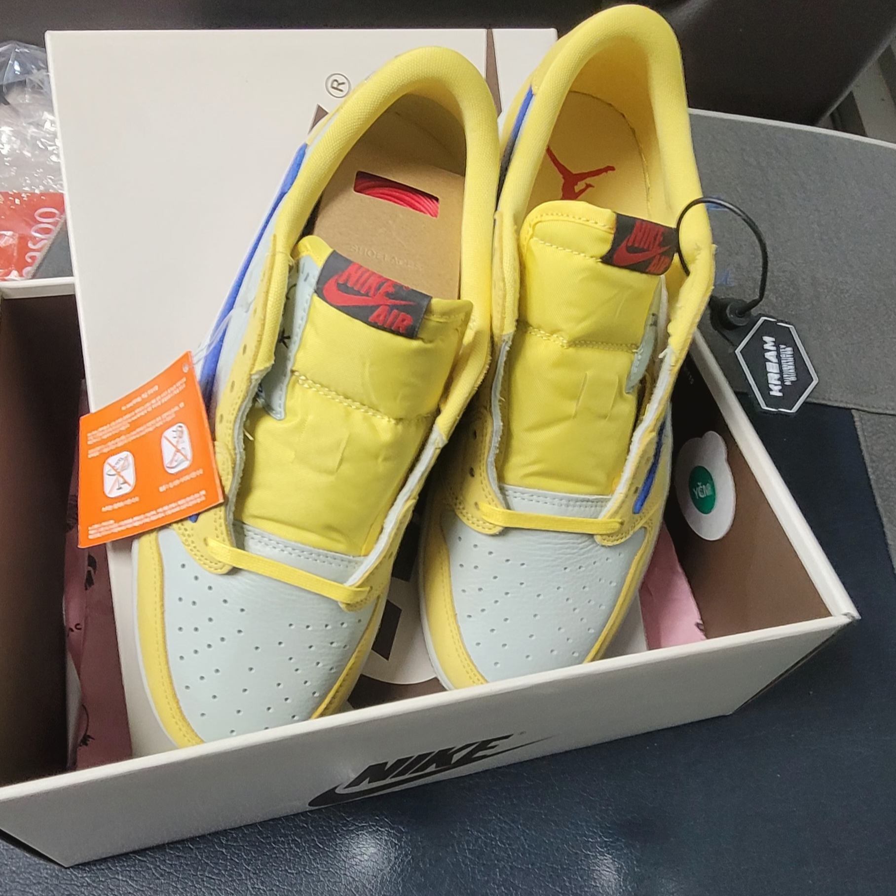 (W) Jordan 1 x Travis Scott Retro Low OG SP Canary 착용 스타일 - 2