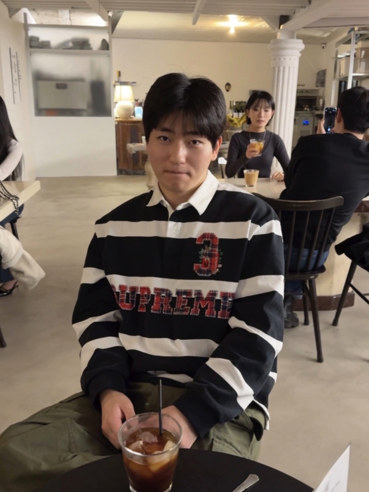 Supreme Stripe Rugby Black - 25FW, Stussy Ripstop Military Cargo Pants Olive Green 착용 스타일 - 1
