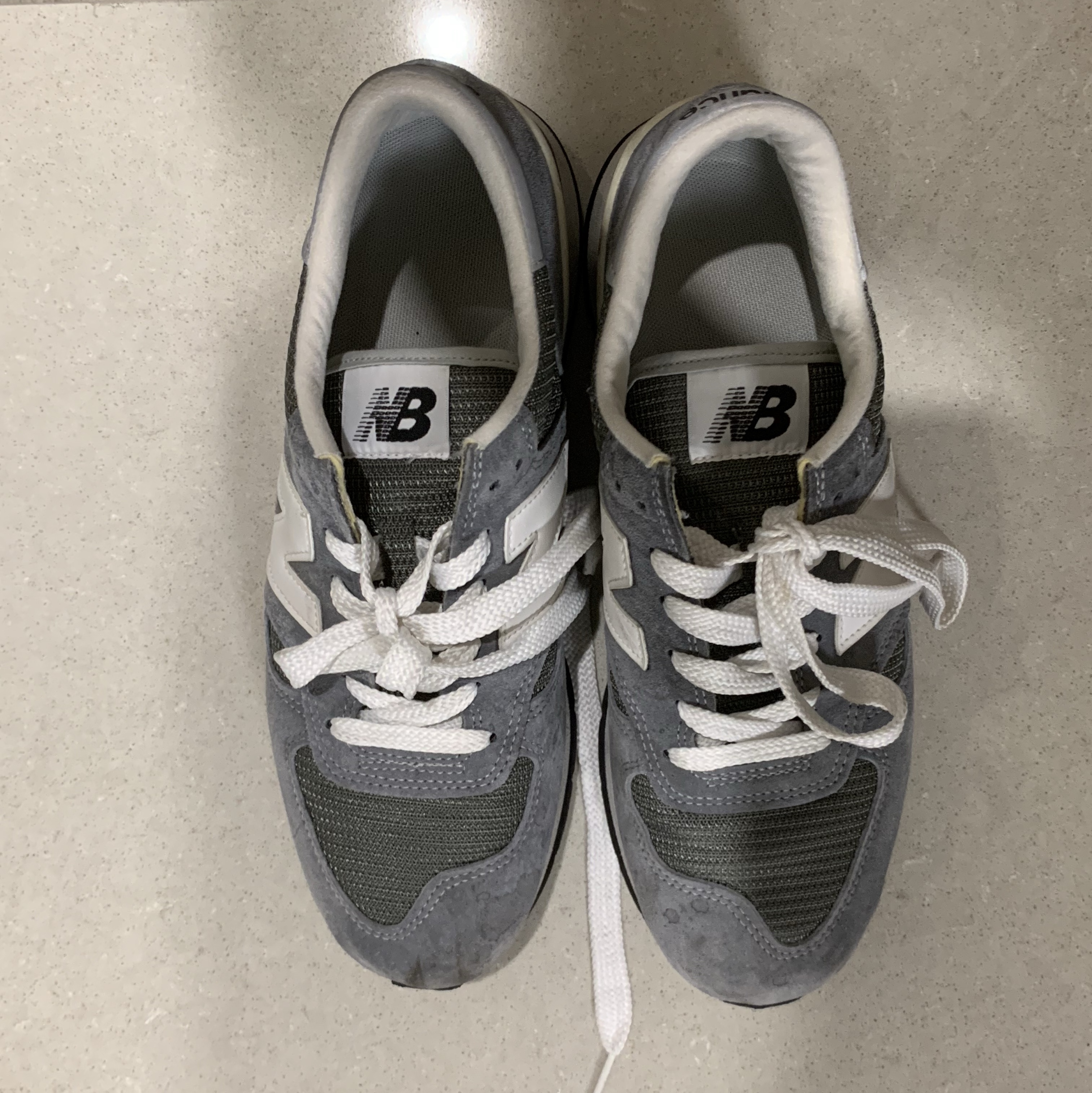 New Balance 990v1 Made in USA Grey White 착용 스타일