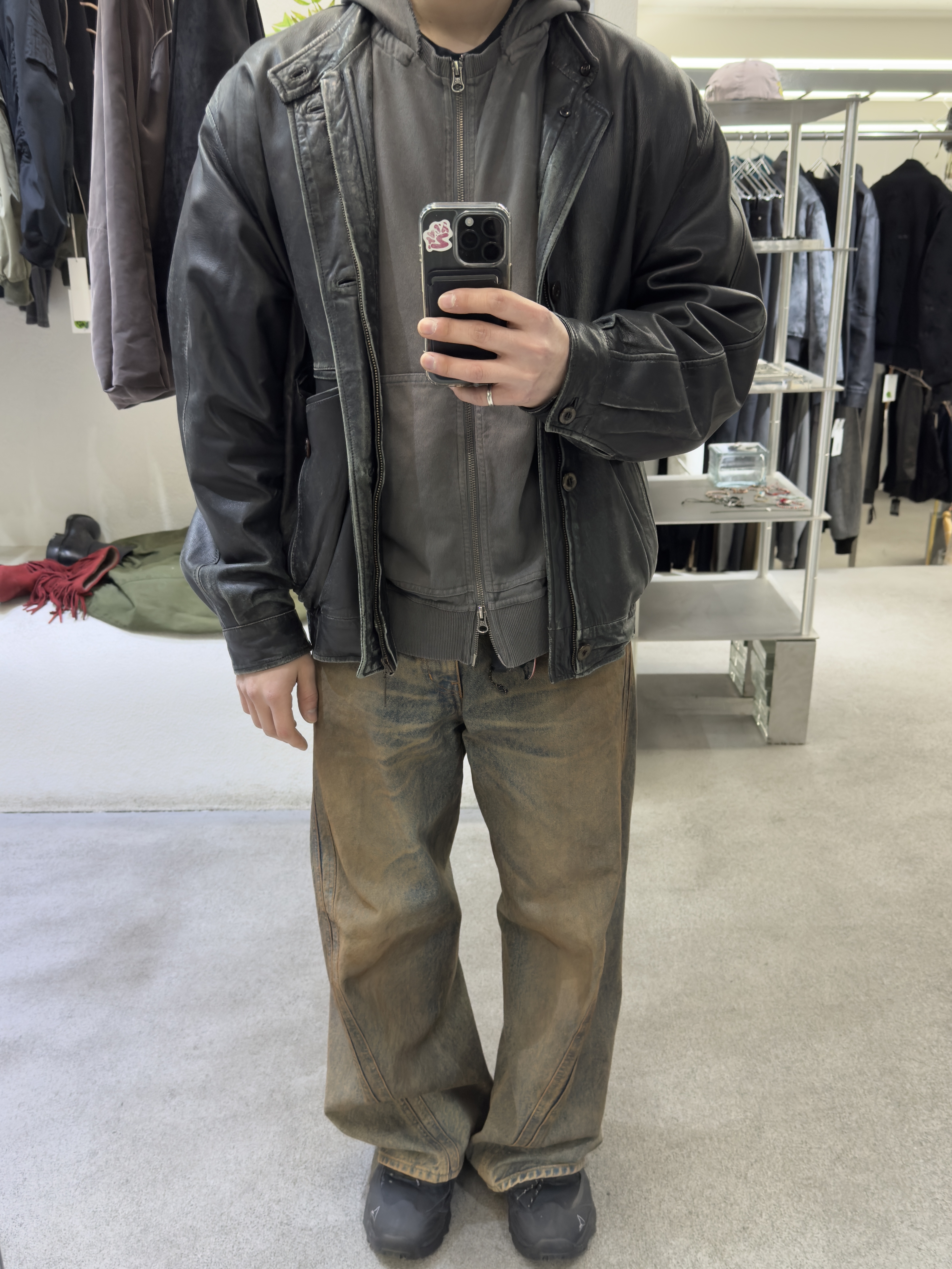 Sansan Gear Washed Hoodie Zip-Up Charcoal, Roa Hiking Katharina Black 착용 스타일 - 2