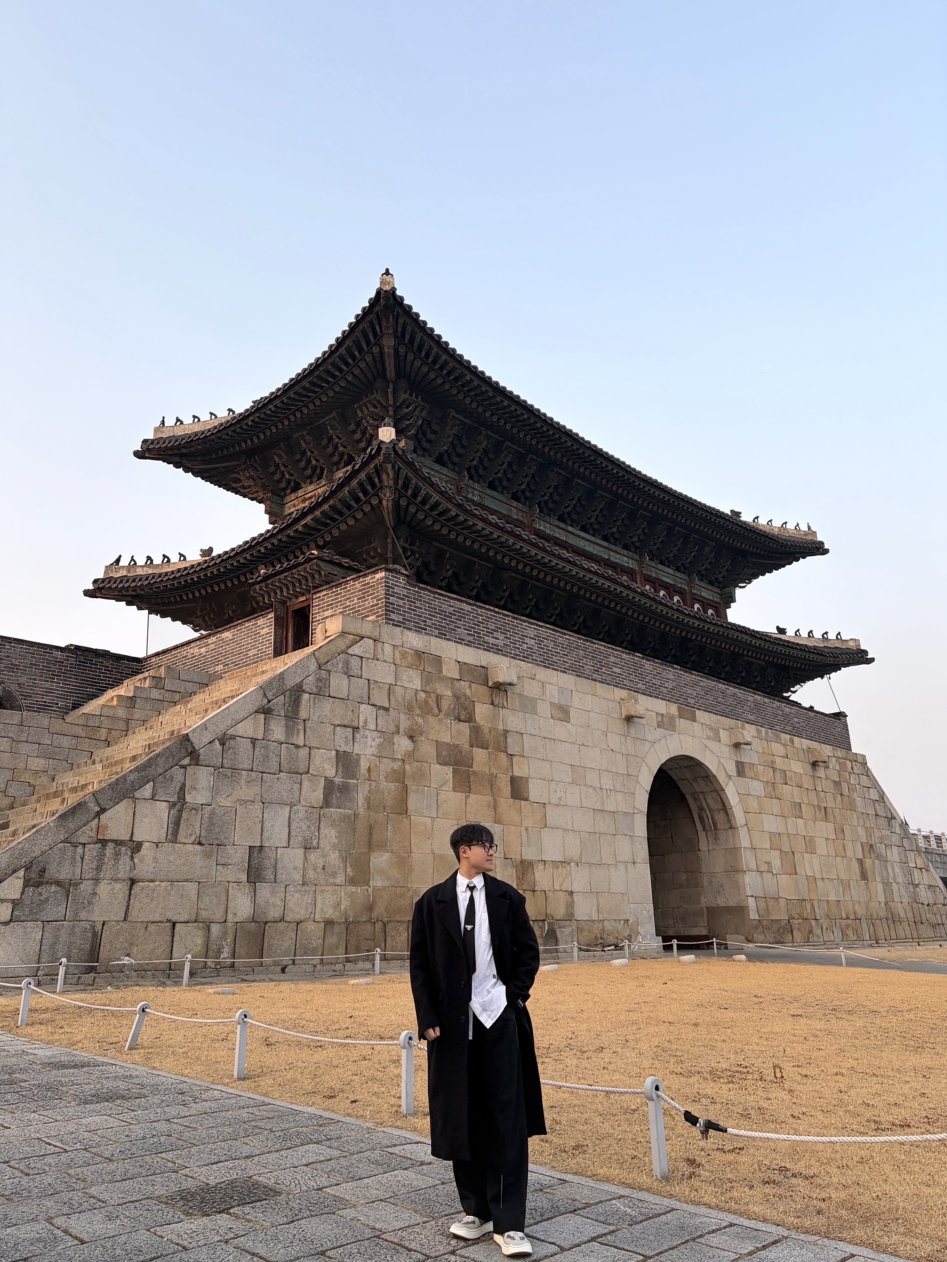 Prada Re-Nylon Gabardine Tie Black, Zara x Ader Error Wool Blend Oversize Coat Black 착용 스타일 - 1