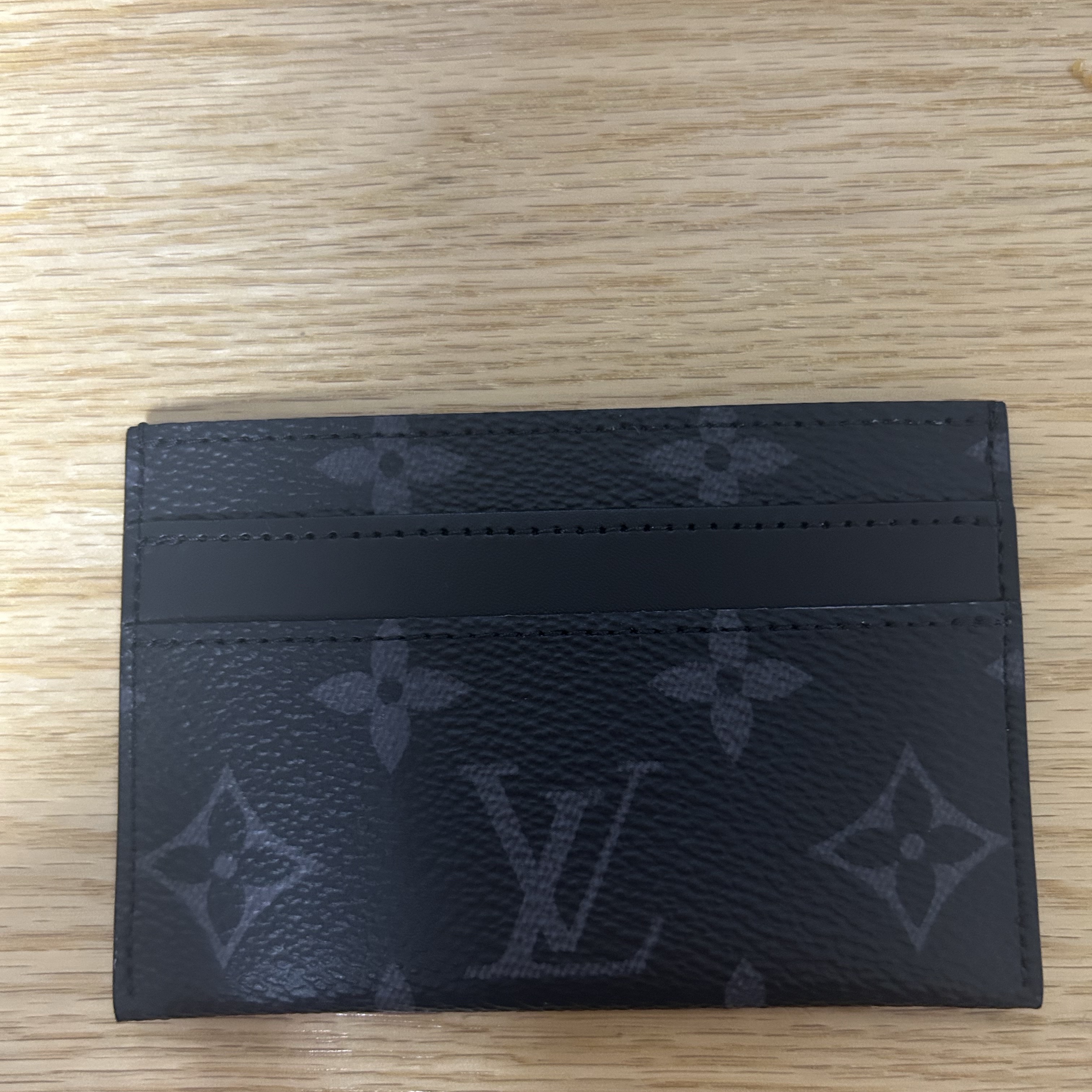 Louis Vuitton Double Card Holder Monogram Eclipse 착용 스타일 - 2