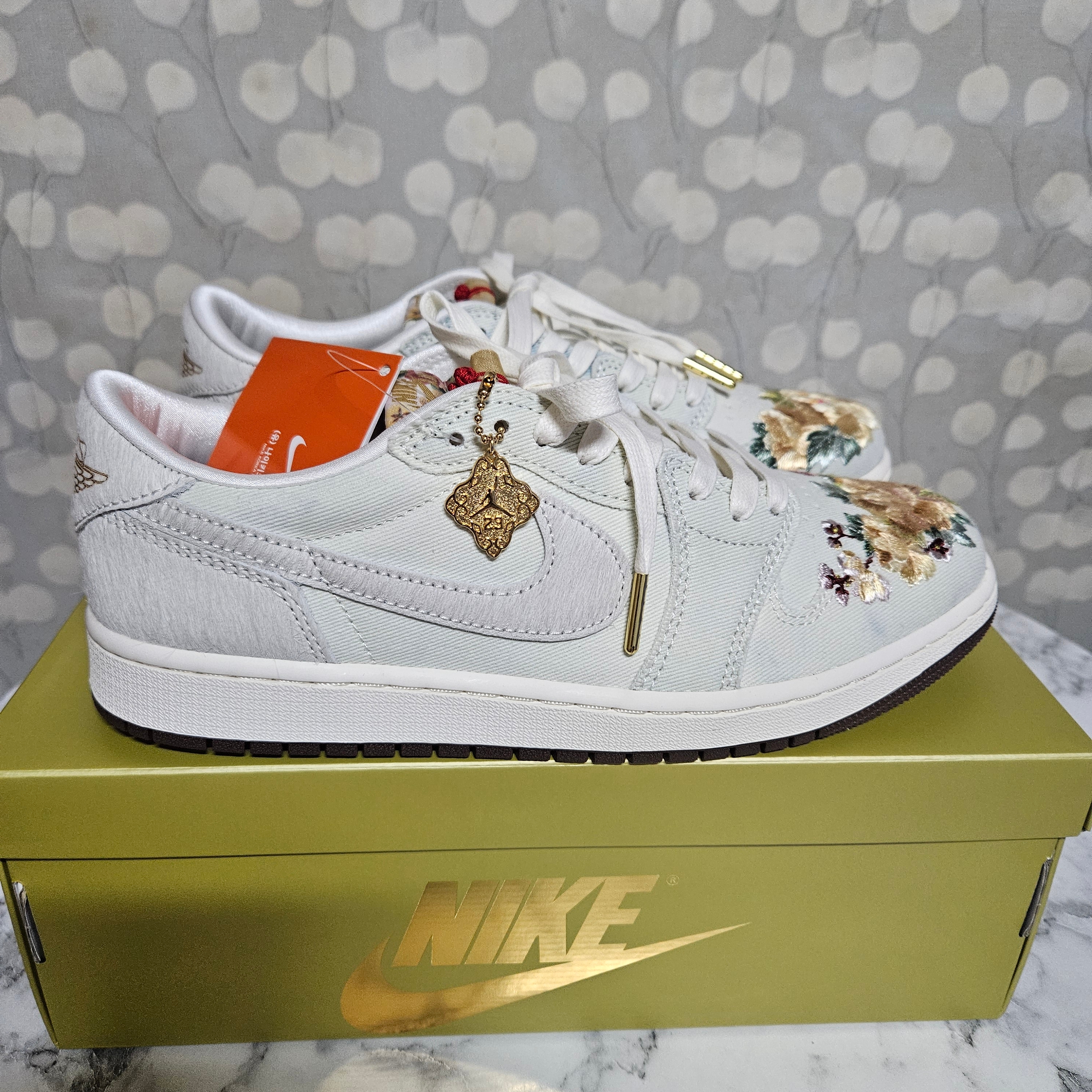 Jordan 1 Retro Low OG Greyish and Sail 착용 스타일 - 1