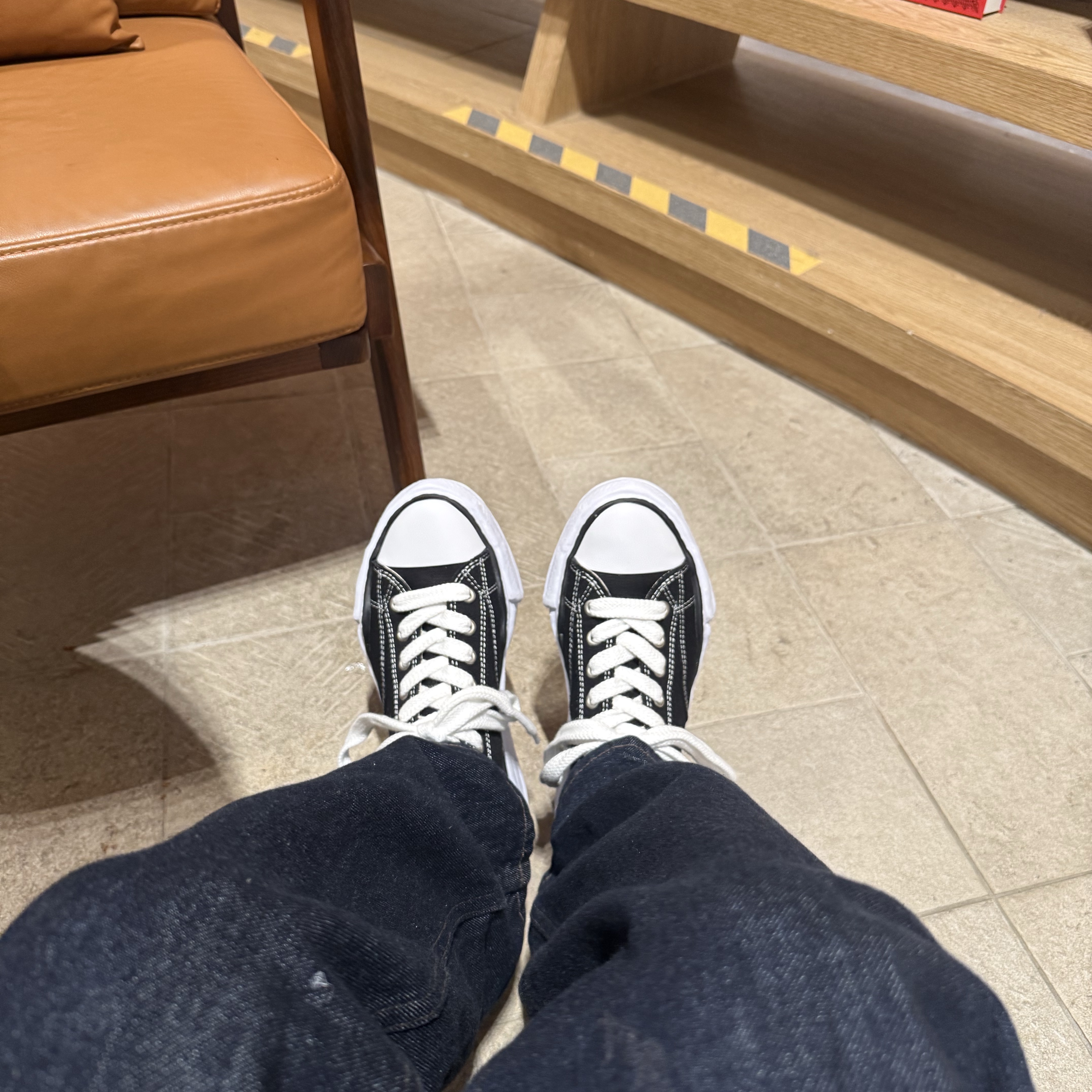 Maison Mihara Yasuhiro Peterson OG Sole Canvas Low Sneakers Black 착용 스타일