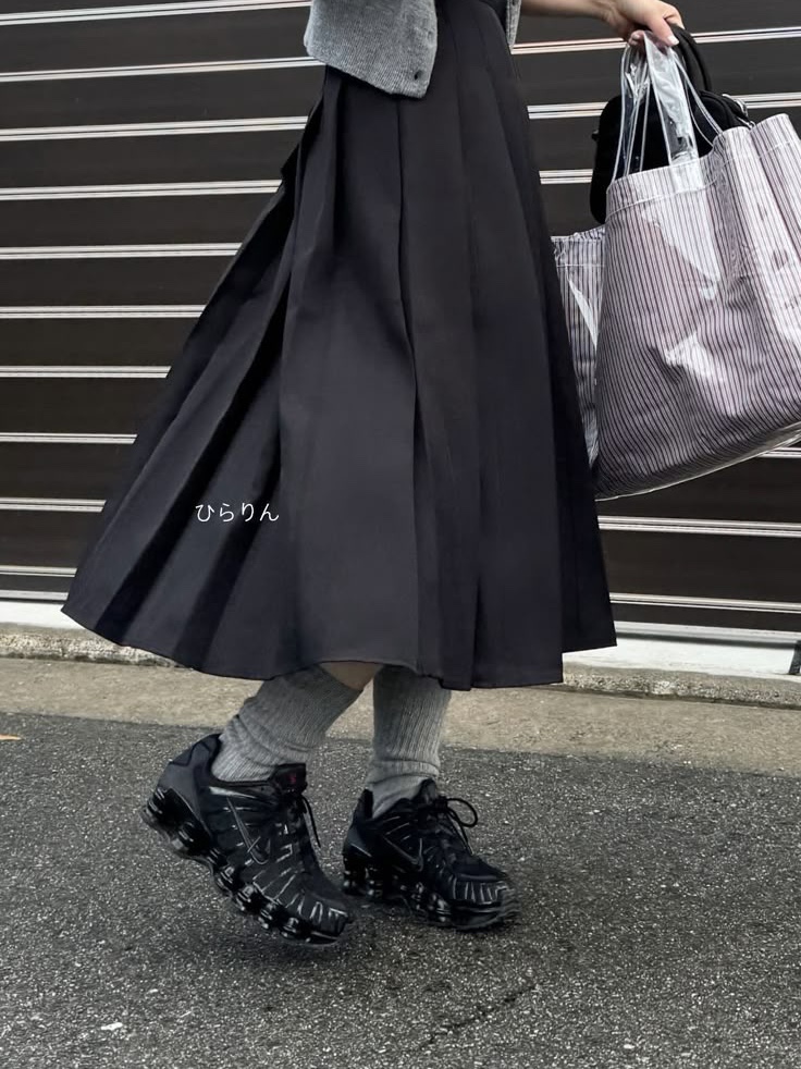 (W) Nike Shox TL Black and Max Orange 착용 스타일