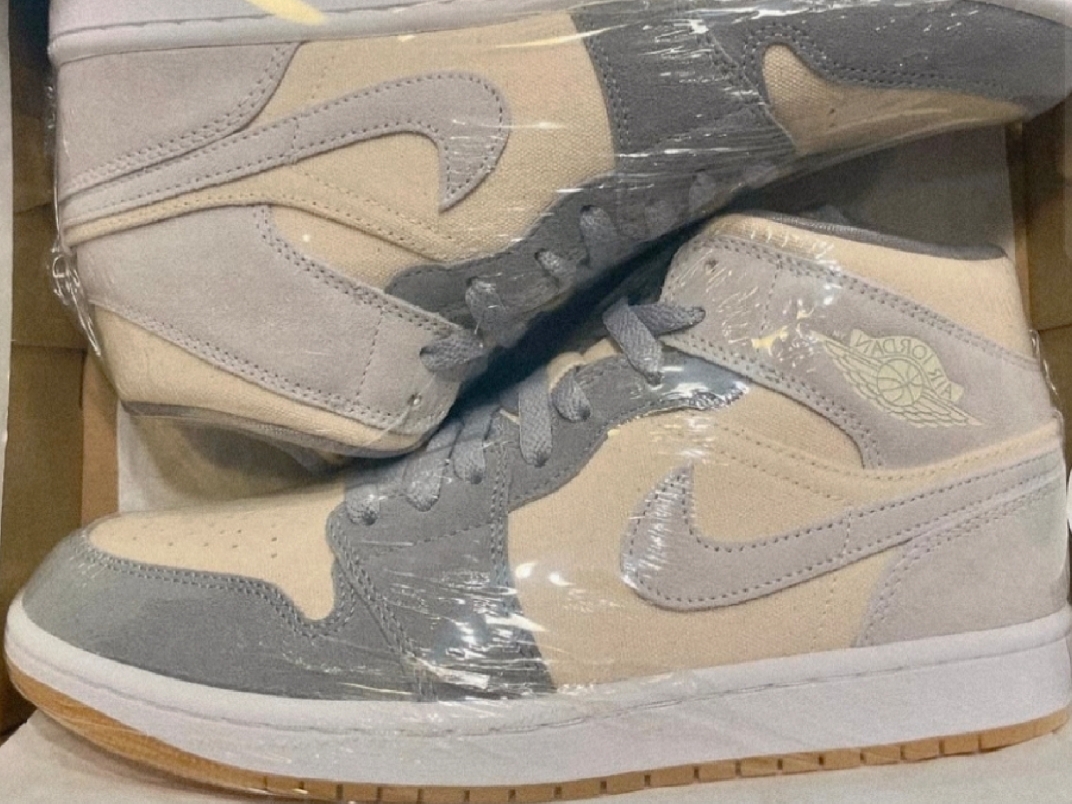 Jordan 1 Mid SE Coconut Milk Particle Grey 착용 스타일