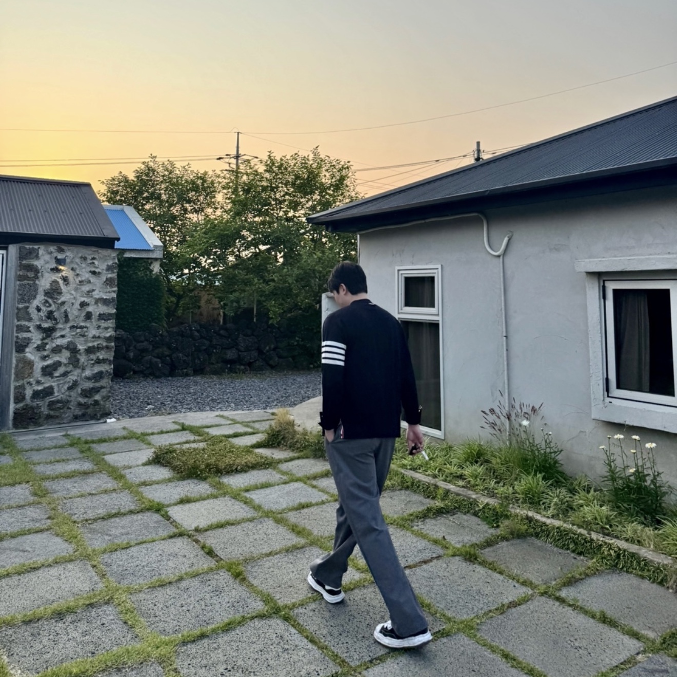 Maison Mihara Yasuhiro Blakey OG Sole Canvas Low-top Sneakers Black White, Thom Browne Milano Stitch Fine Merino Wool 4-Bar V-Neck Cardigan Navy 착용 스타일