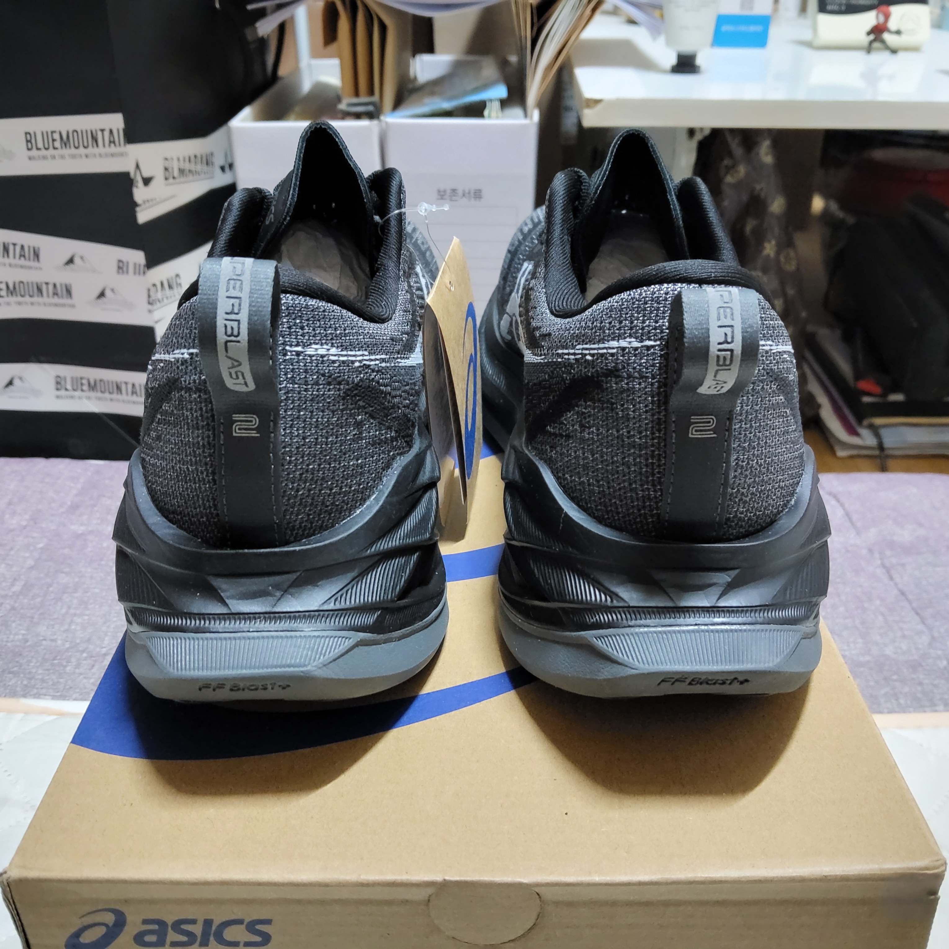 Asics Superblast 2 Black White 착용 스타일 - 3