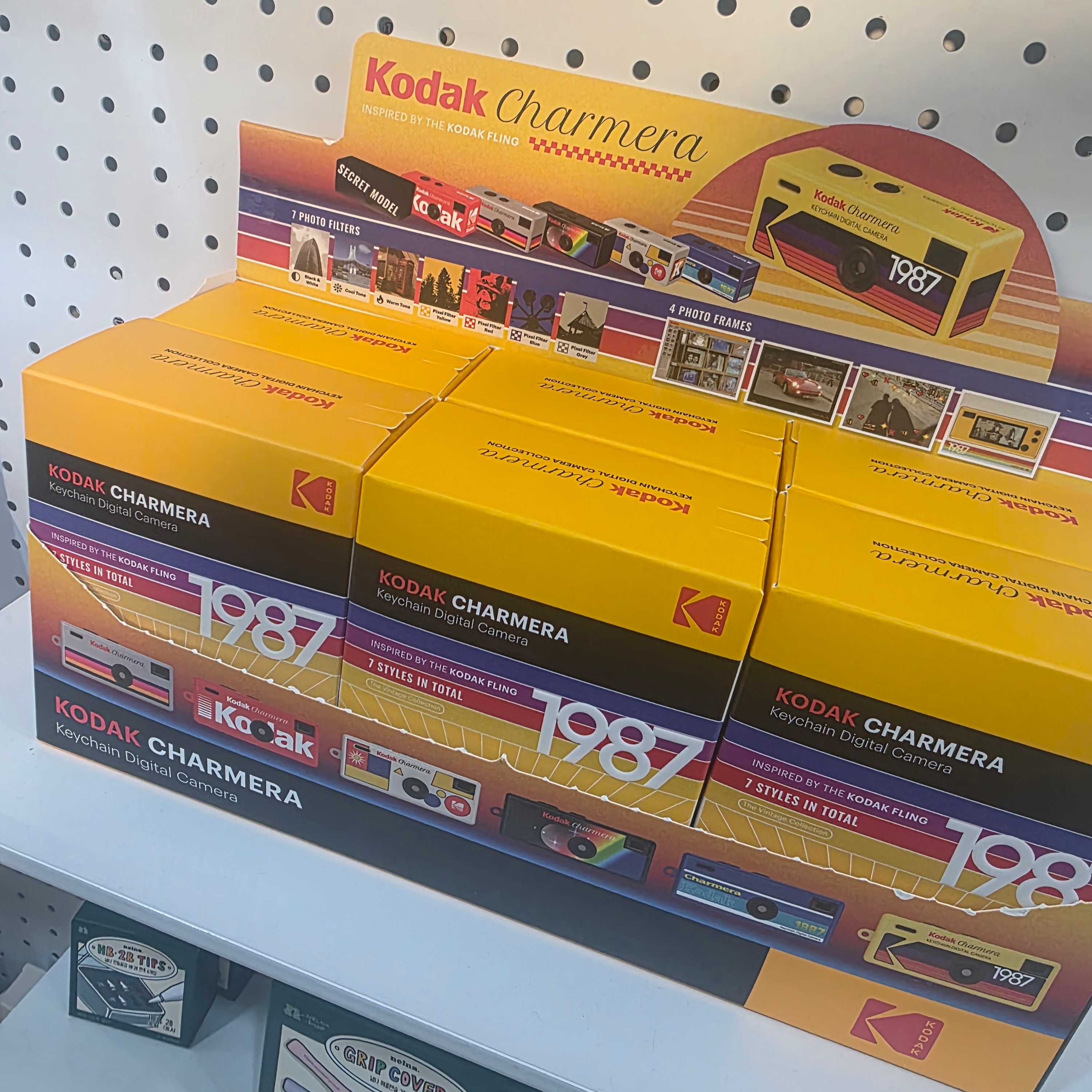 Kodak Charmera Key Chain Film Camera Sealed Case Whole Set (6 Blind Box/Korean Ver.), Kodak Charmera Key Chain Film Camera Sealed Case (1 Blind Box) 착용 스타일
