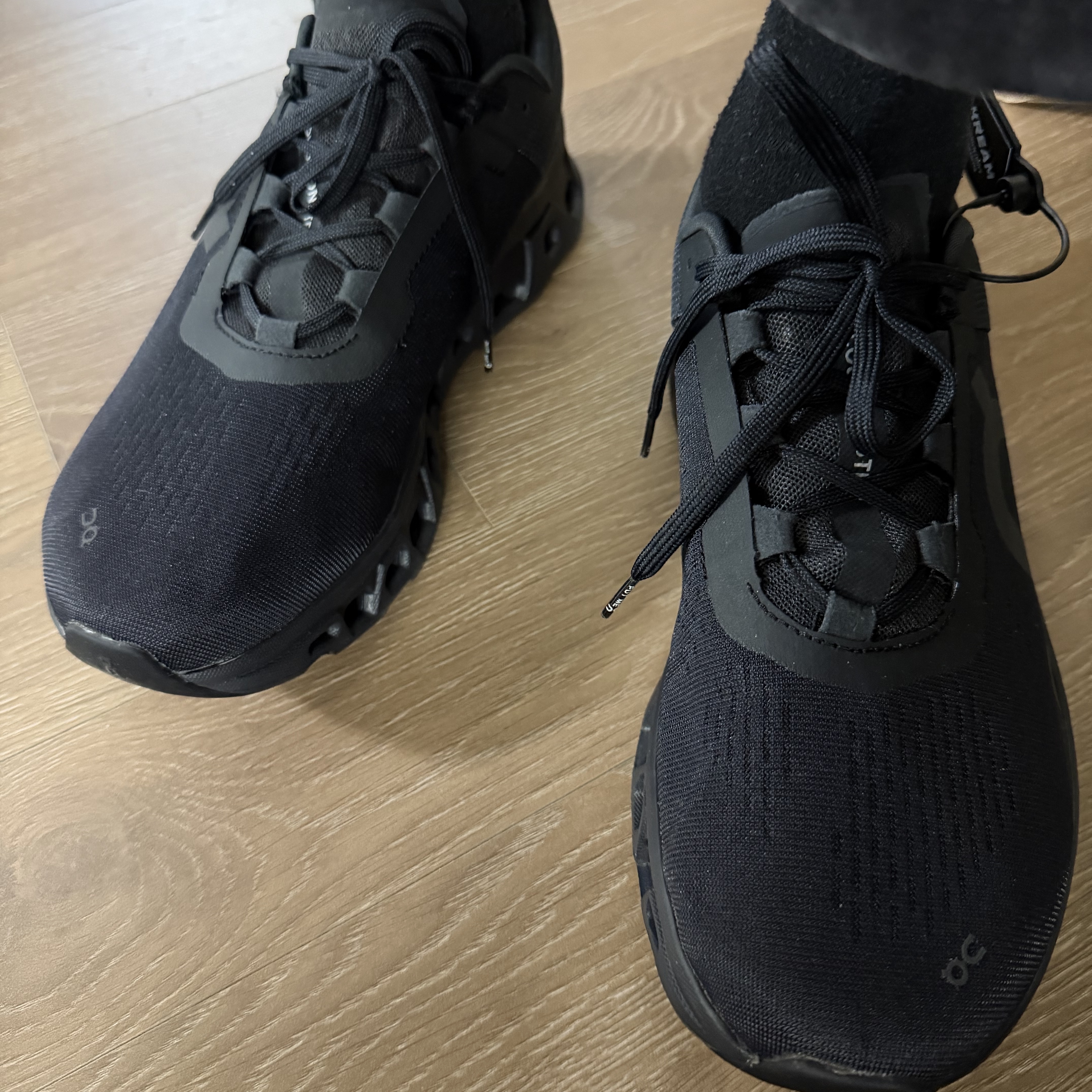 On Running Cloudmonster All Black 착용 스타일 - 2