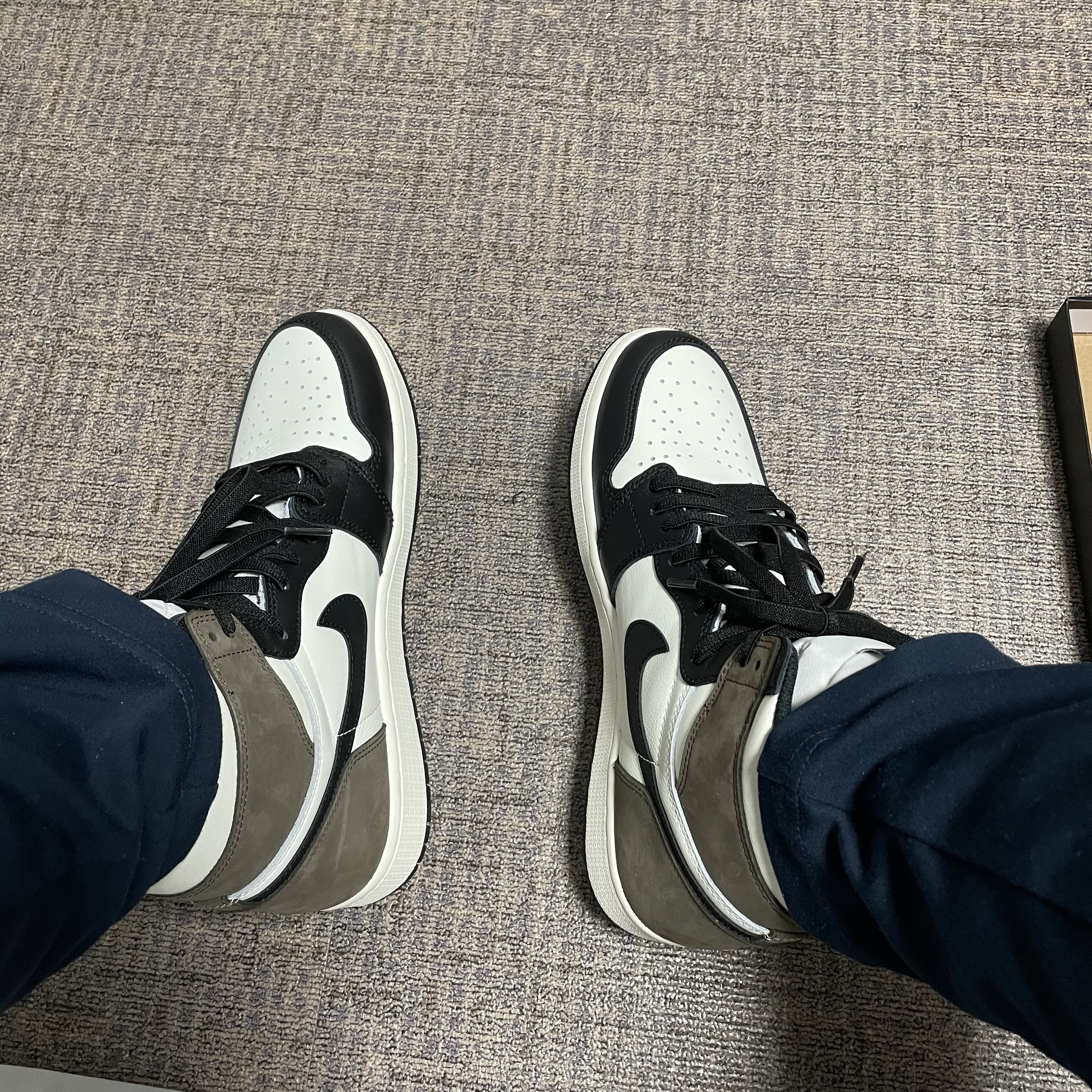 Jordan 1 Retro High OG Black Mocha 착용 스타일