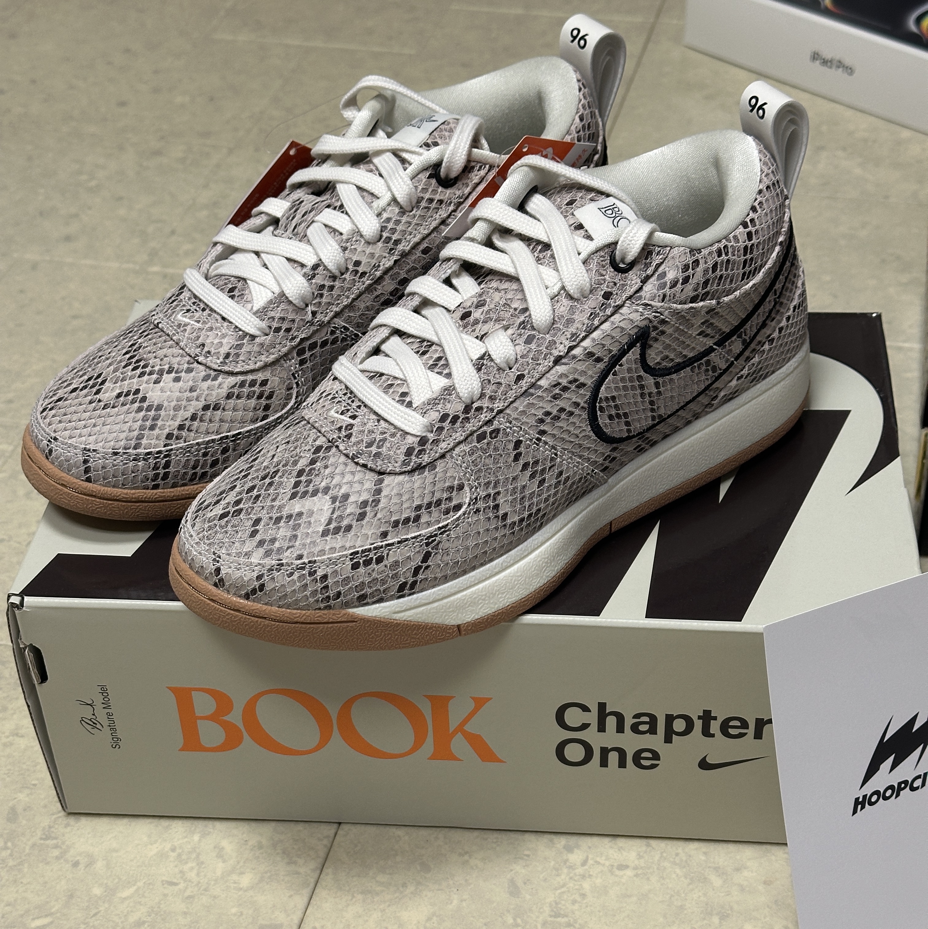 Nike Book 1 EP Leather Light Orewood Brown Black 착용 스타일 - 1