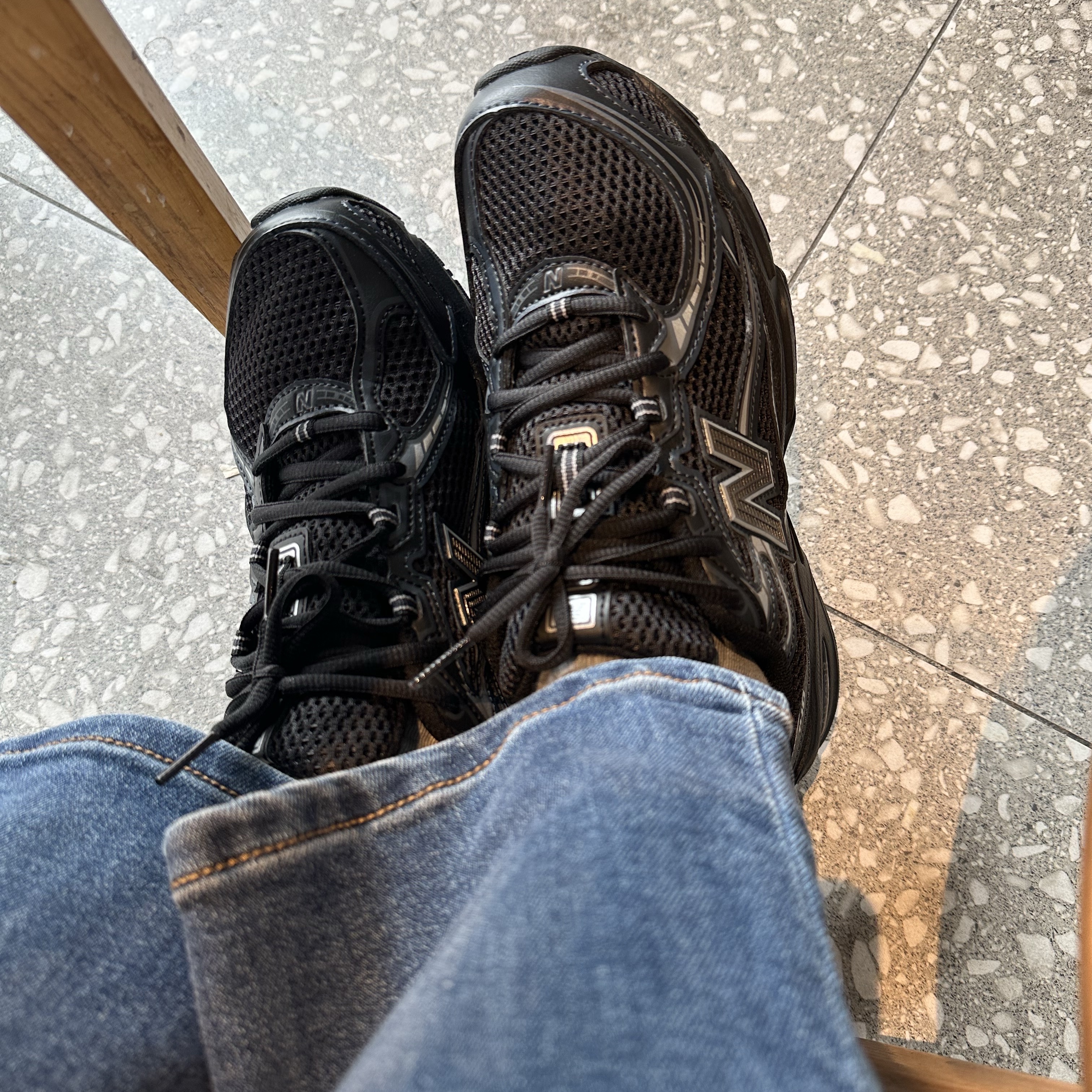New Balance 740v2 Black Silver Metallic 착용 스타일