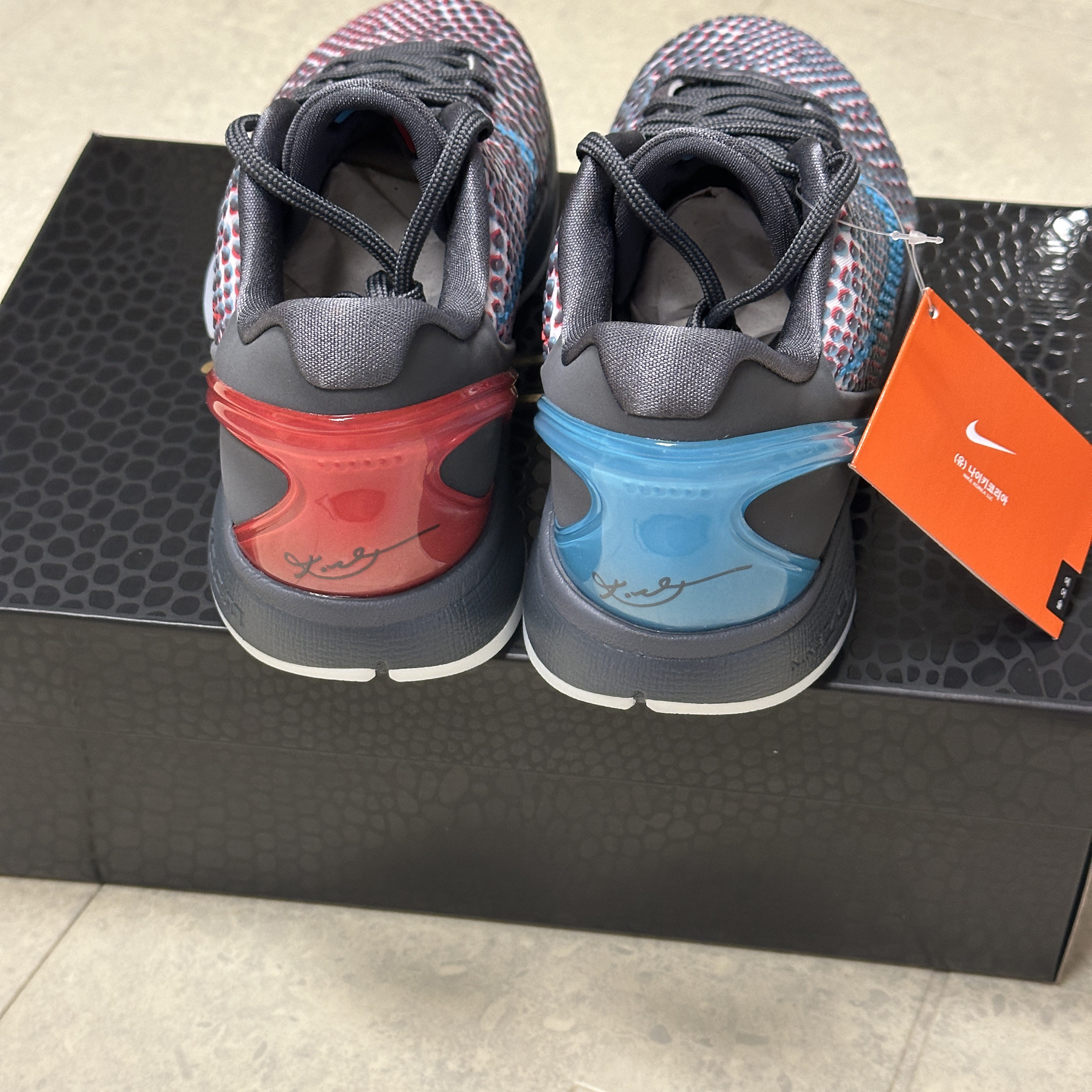 Nike Kobe 6 Protro 3D Dark Grey Chlorine Blue 착용 스타일 - 4
