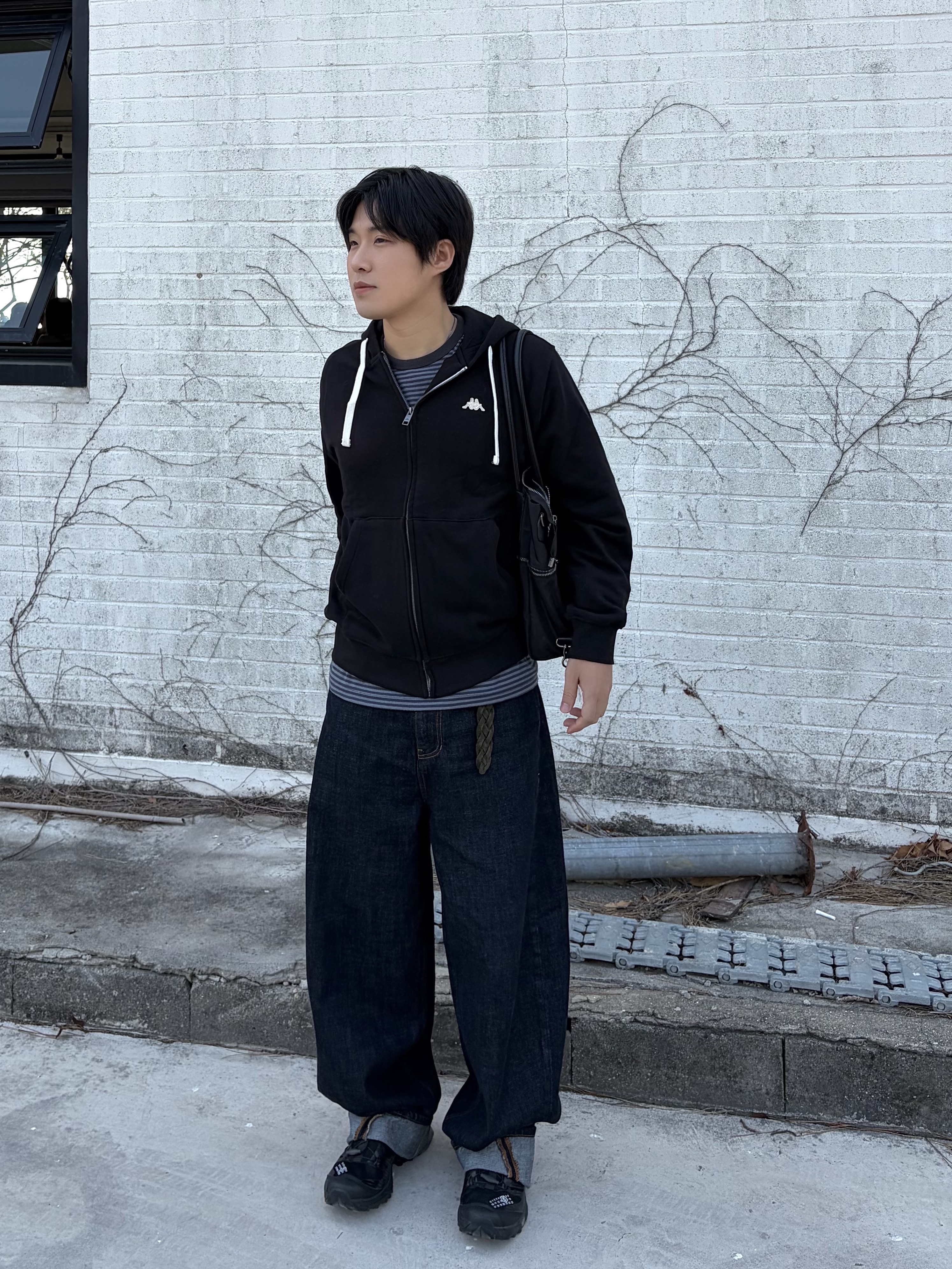 noun Wide Curved Denim Pants One Washed, Salomon x MM6 Maison Margiela XT-4 Mule Black 착용 스타일 - 2