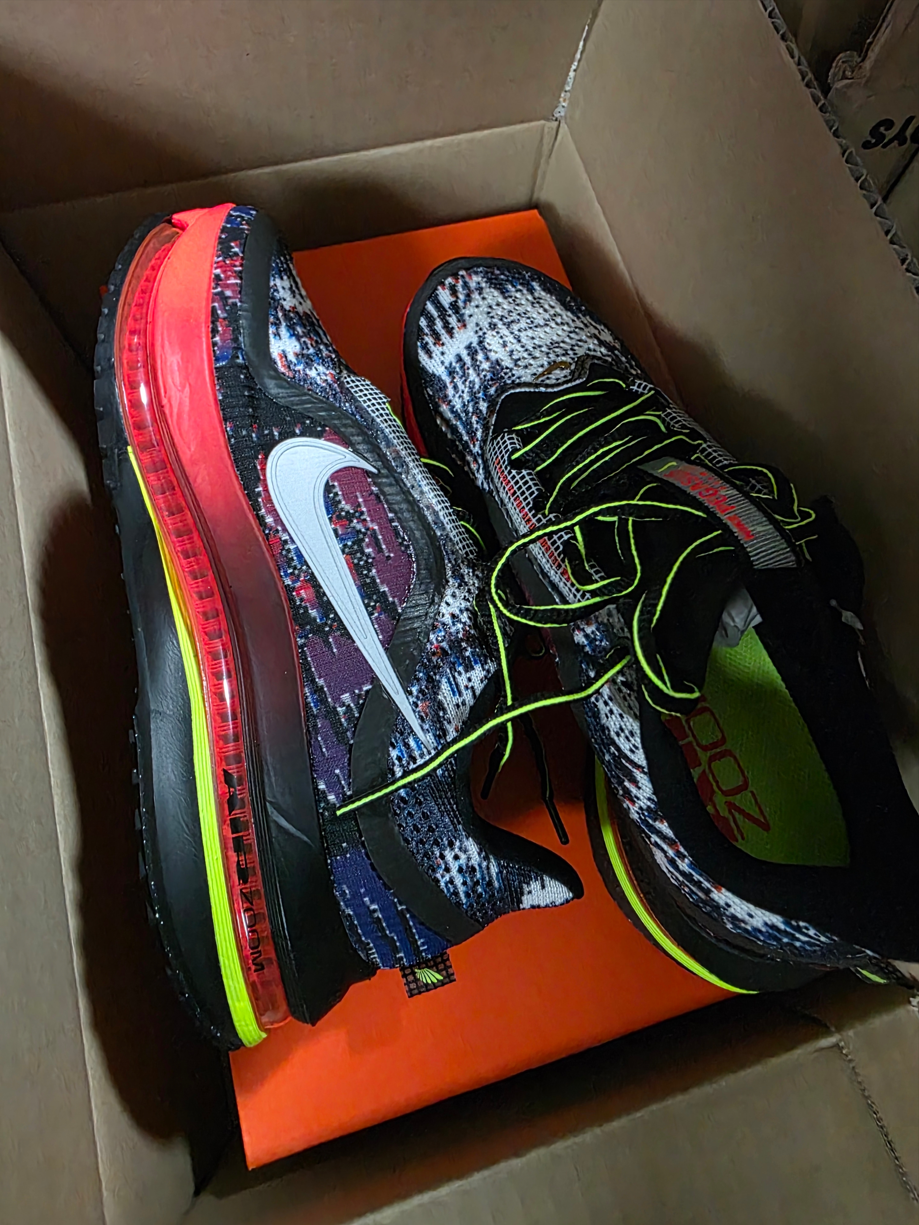 Nike Air Zoom Pegasus Premium Volt Metallic Gold 착용 스타일 - 2