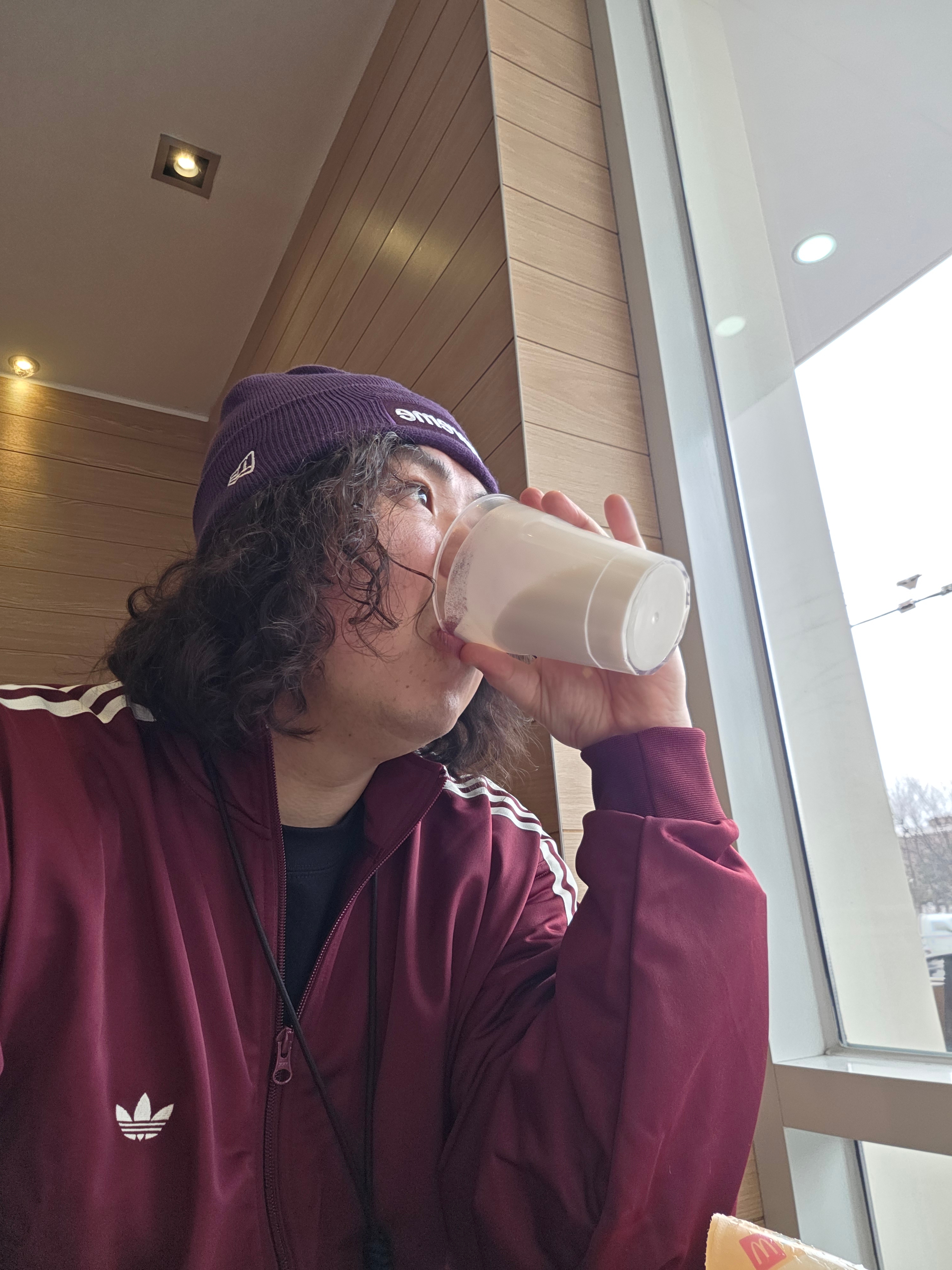 Adidas New Fur Jacket Off White - KR Sizing, Adidas x Atmos Adimatic Glory Purple 착용 스타일 - 5