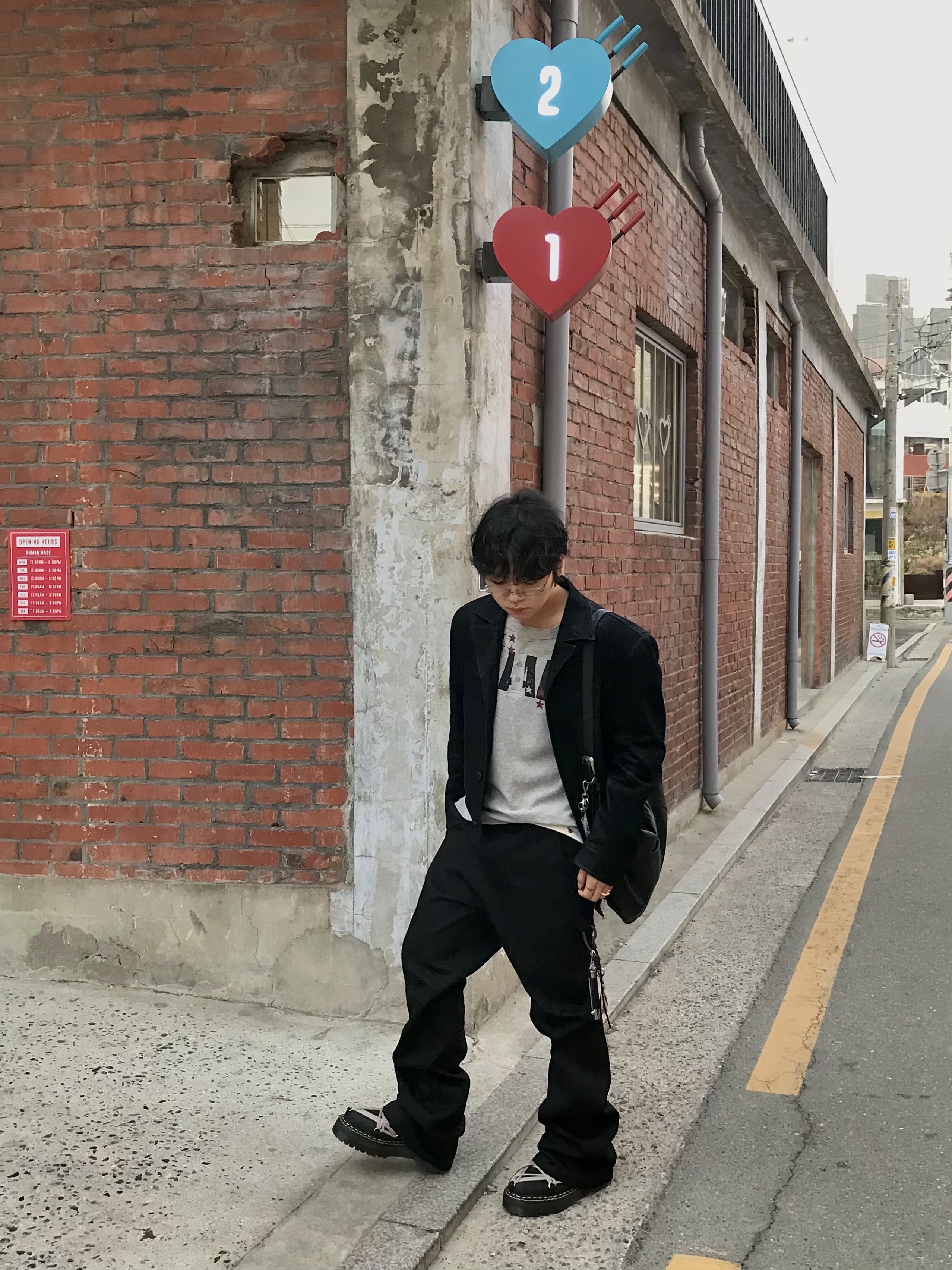 Dr. Martens x Rick Owens 1460 Quad Sole Mega Lace Boots Black, Haleine Cropped Nubuck Structured Jacket Black (WJ308) 착용 스타일 - 10