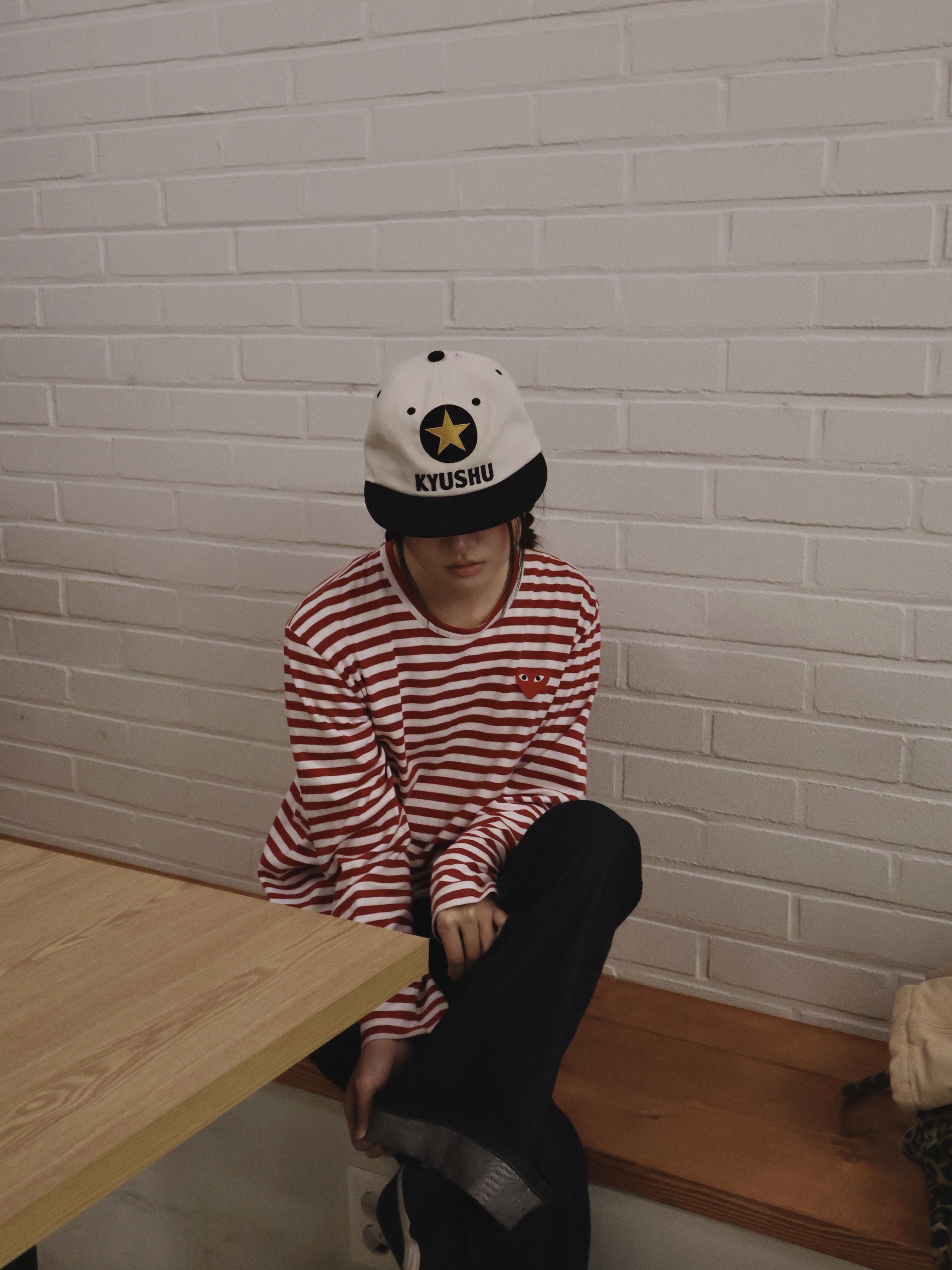 Aoiro KYUSHU Star ビール Cap, Play Comme des Garcons Striped LS T-Shirt Red White 착용 스타일 - 2